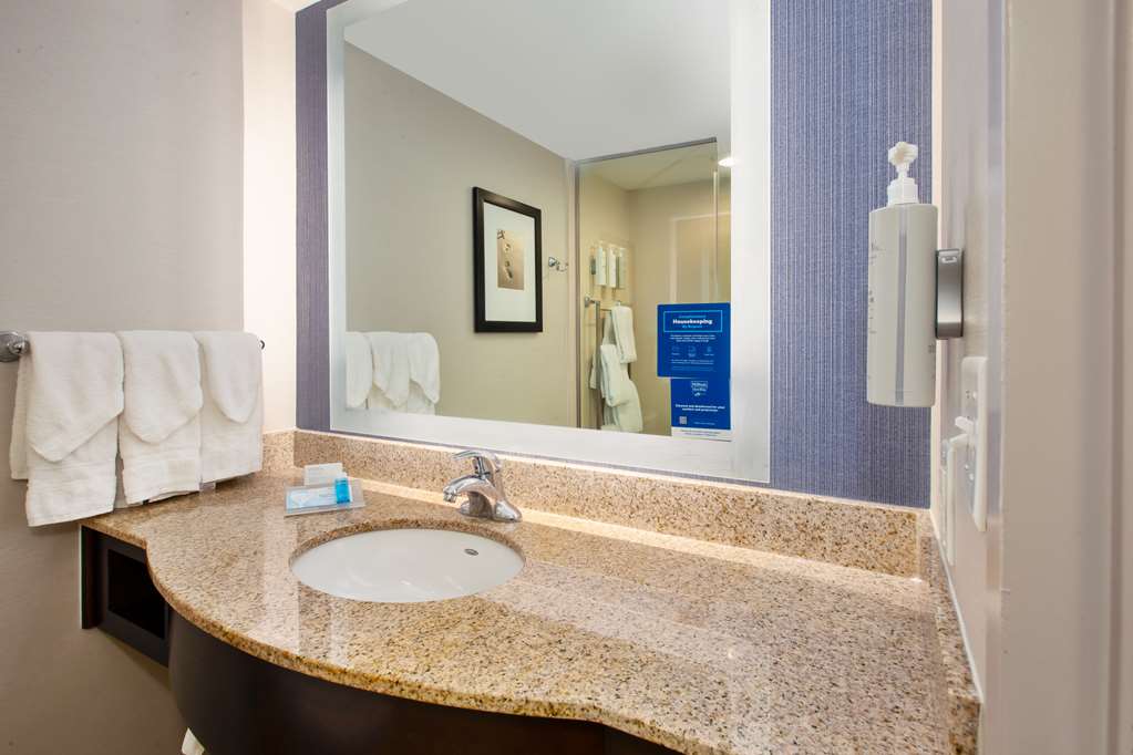 Hilton Garden Inn Virginia Beach Oceanfront - Tap to explore photos