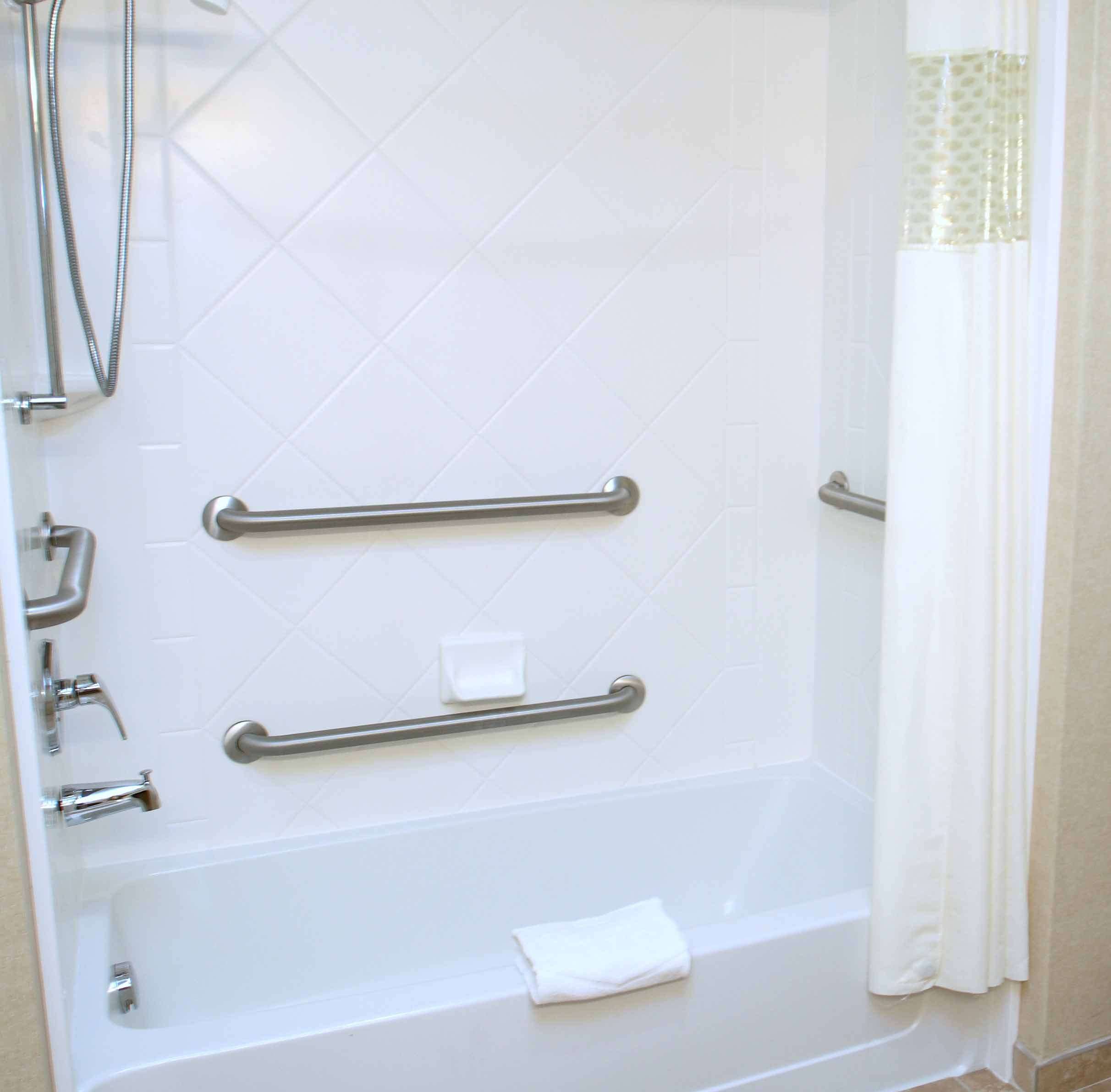 Hampton Inn & Suites Chesapeake-Square Mall Room Type - 2 QNS ACCESSIBLE W TUB NS