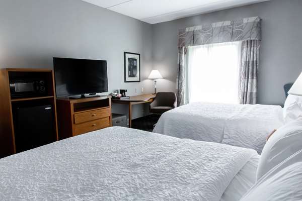  - Hampton Inn & Suites Square Mall Chesapeake - I-664, Exit 11