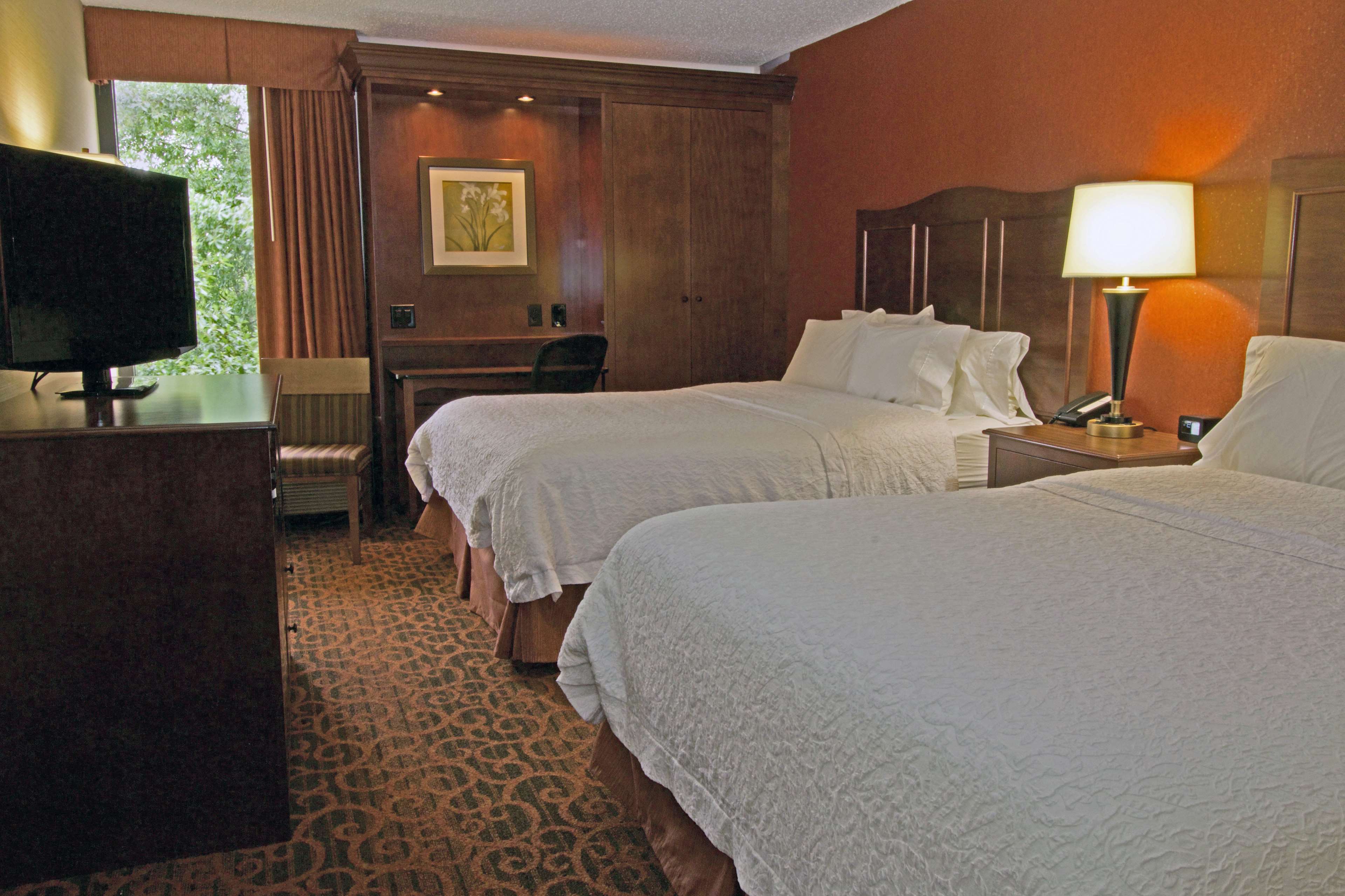 Hampton Inn Norfolk/Chesapeake (Greenbrier Area) Room Type - 2 QNS MICRO WV FRIDGE NS