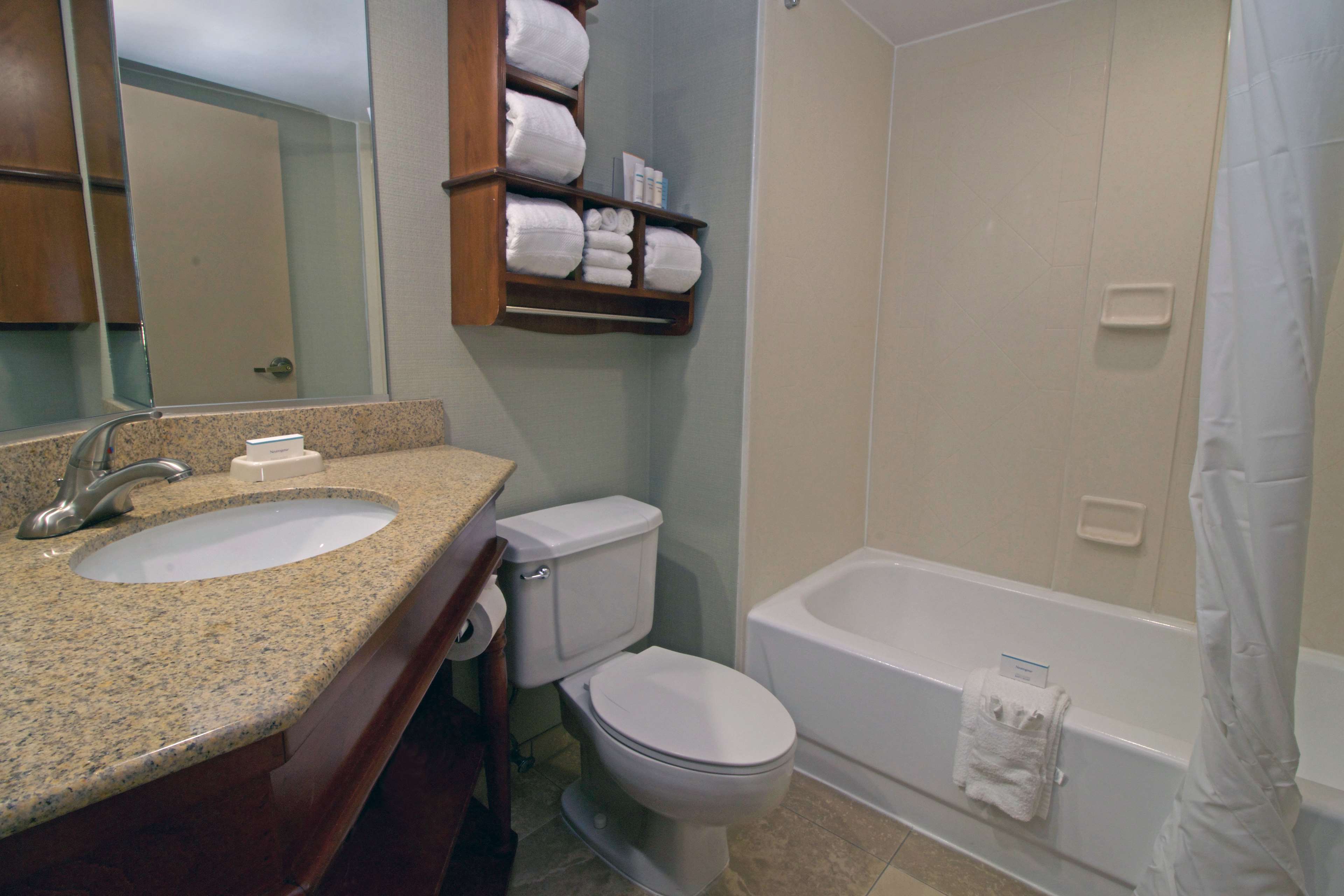 Hampton Inn Norfolk/Chesapeake (Greenbrier Area) Room Type - KING STANDARD-NON SMOKING