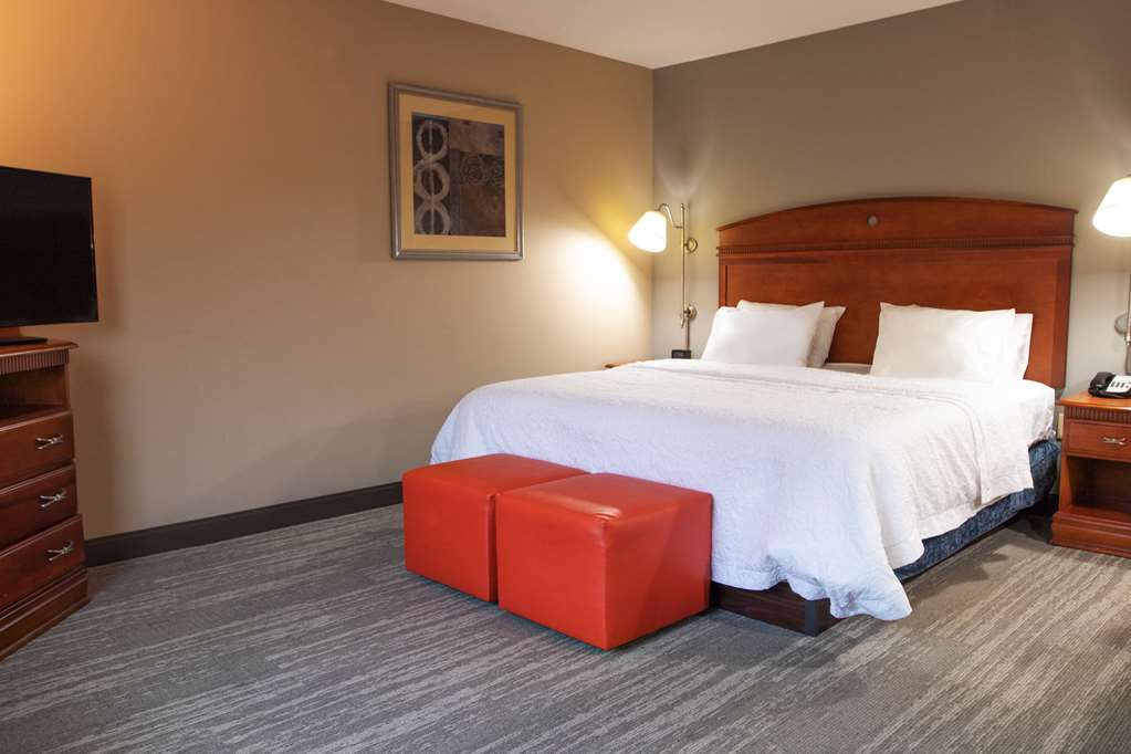 Hampton Inn Gloucester, VA-guestroom-Guest Room,On-Site.jpg