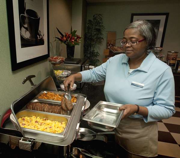 Restaurant - Hampton Inn & Suites Smithfield