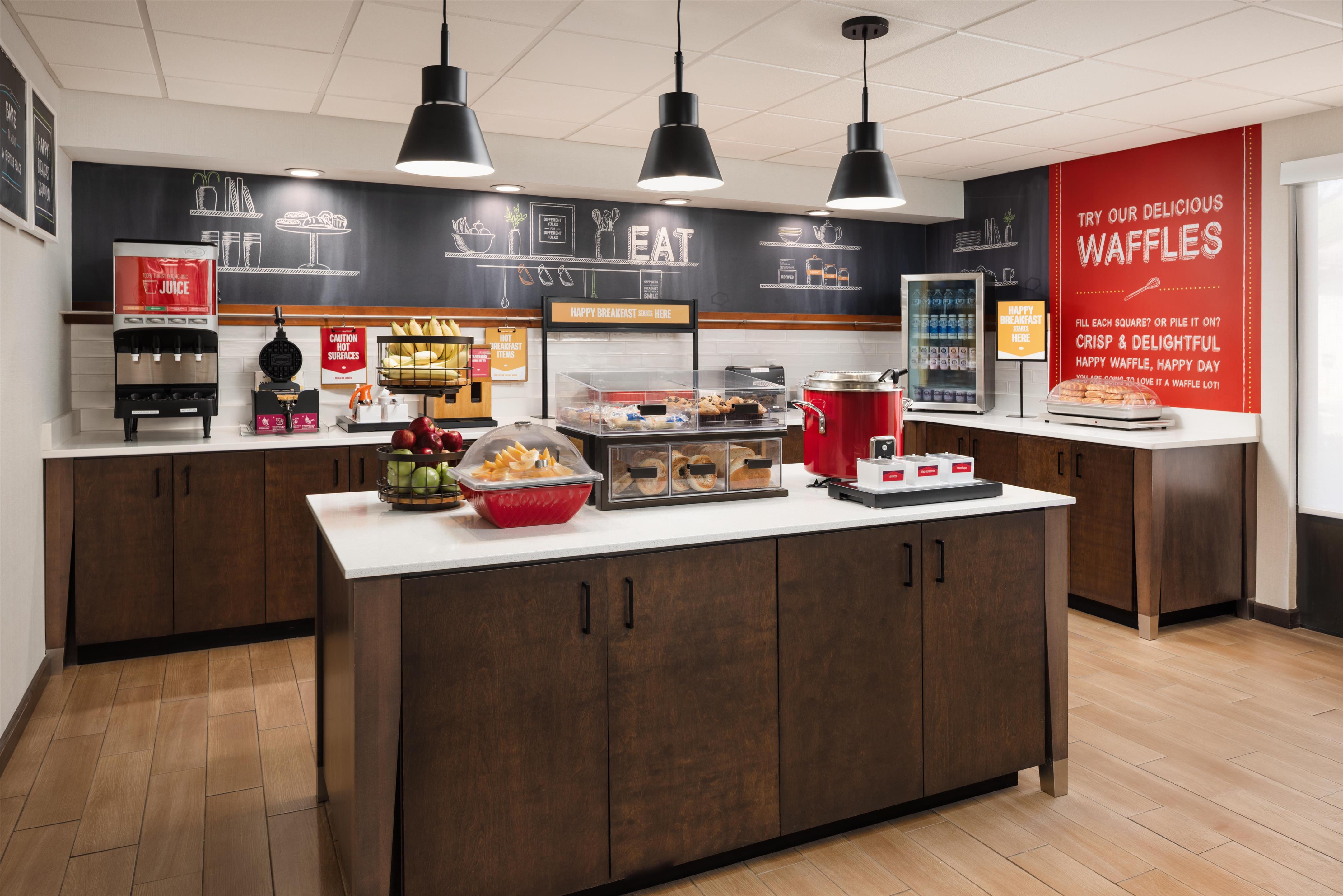 Breakfast Area | Hampton Inn Oak Ridge Knoxville