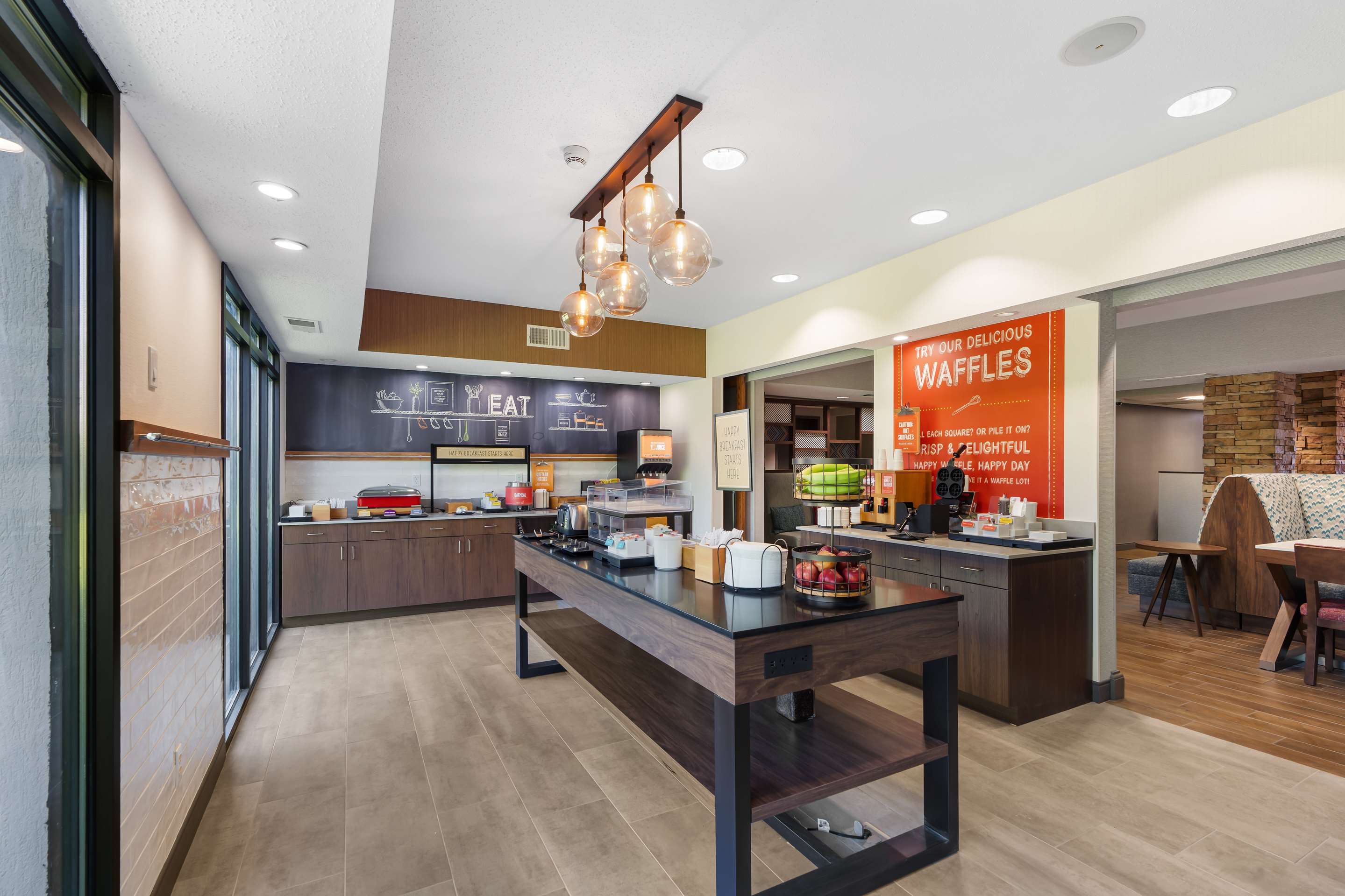 Breakfast Area | Hampton Inn Ottawa (Starved Rock Area)