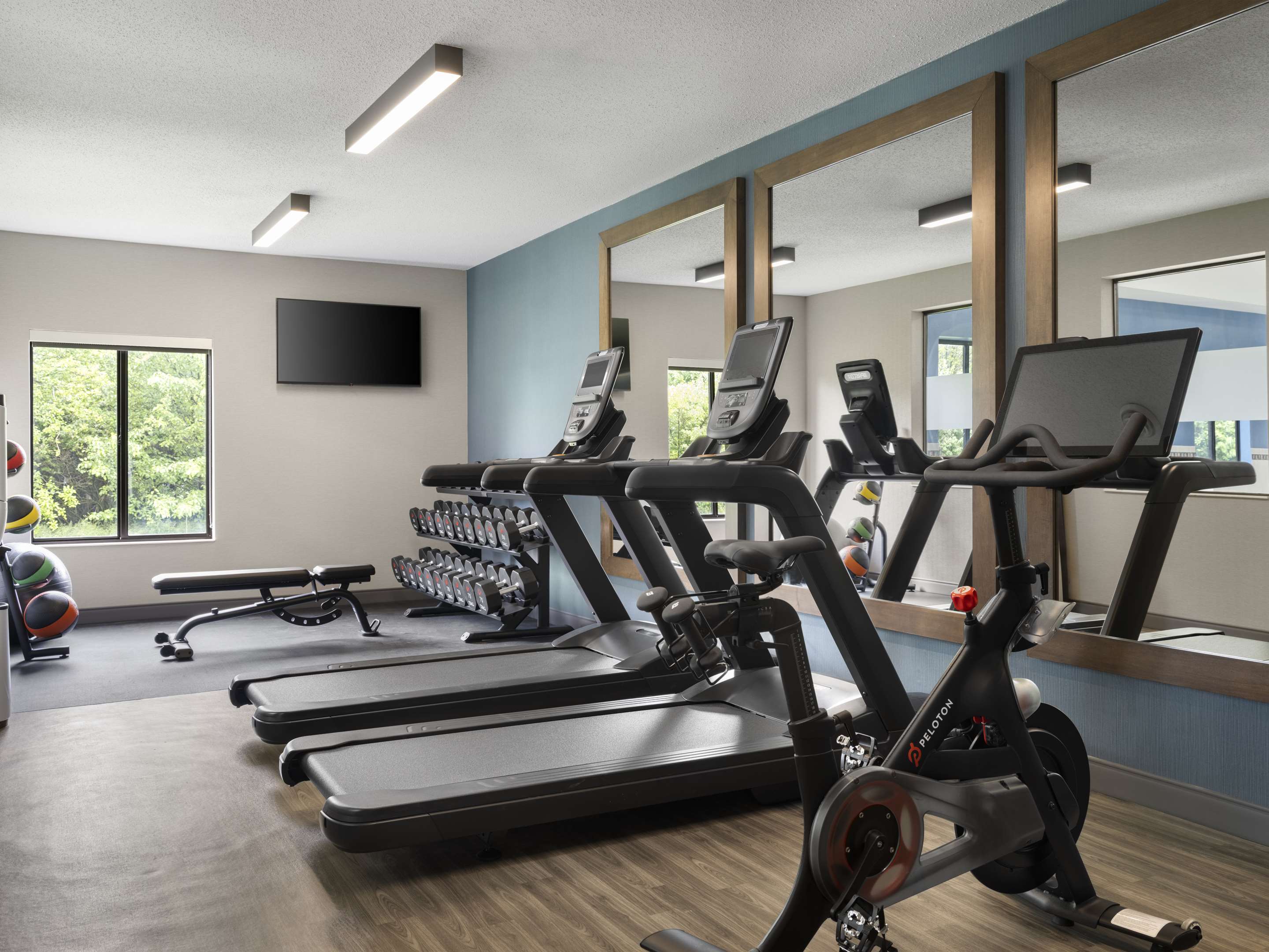 Health club fitness center gym | Hampton Inn Ottawa (Starved Rock Area)