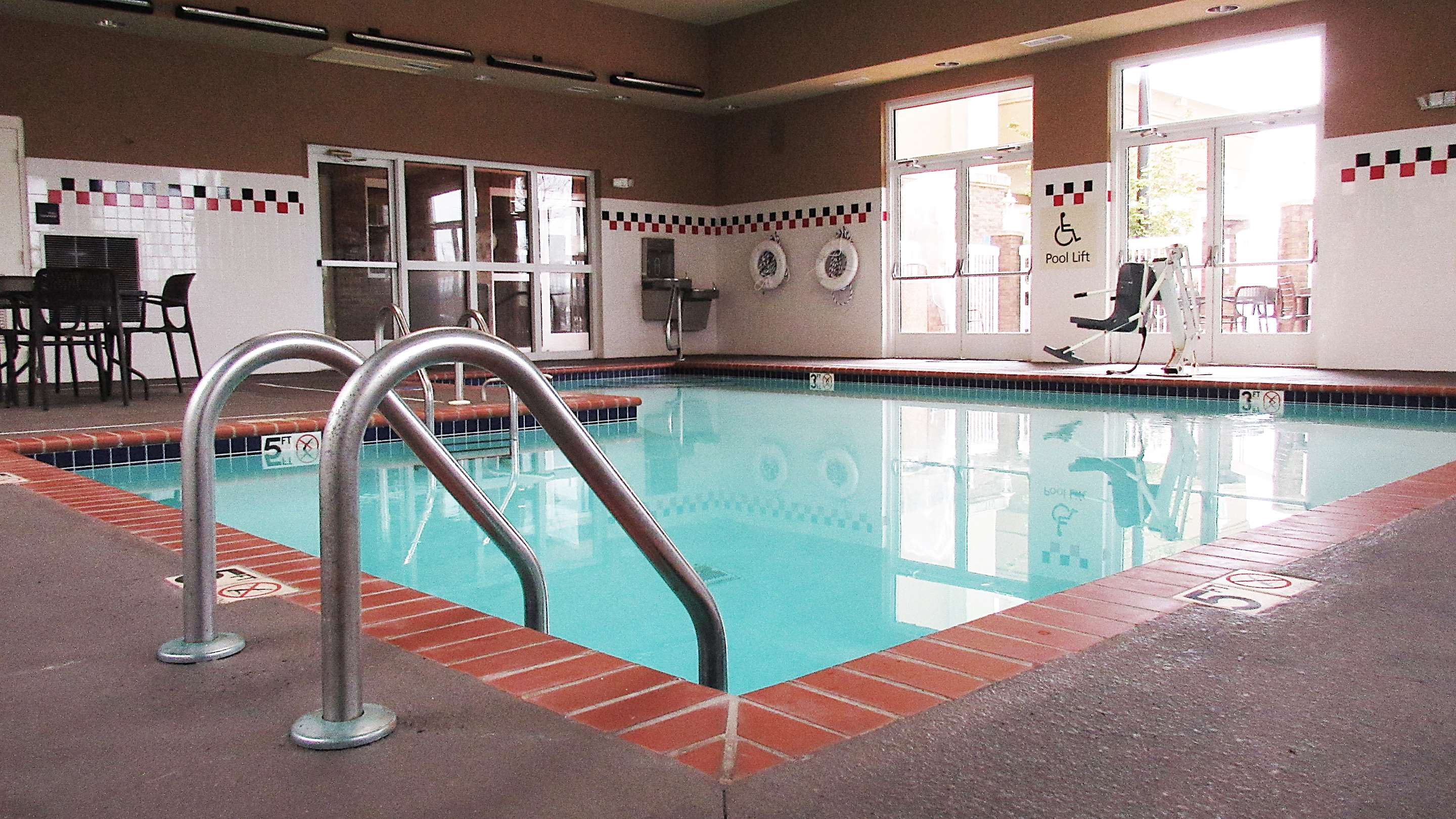 Pool | Hampton Inn Oxford-West