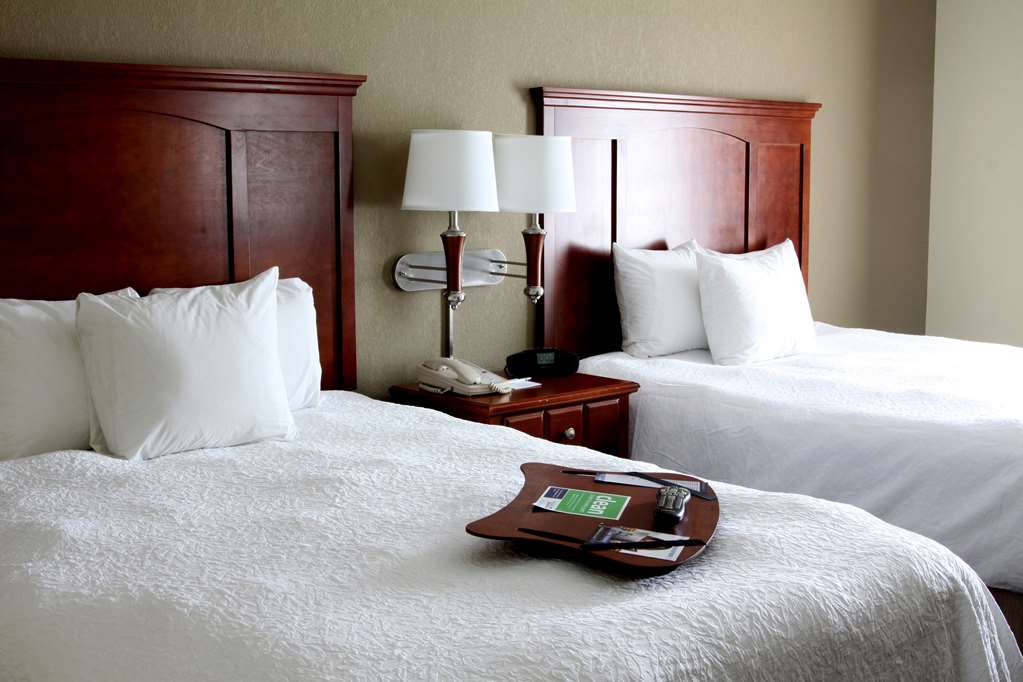 Hampton Inn & Suites by Hilton Paducah Room Type - 2QN MOB HEARING ACC TUB NS