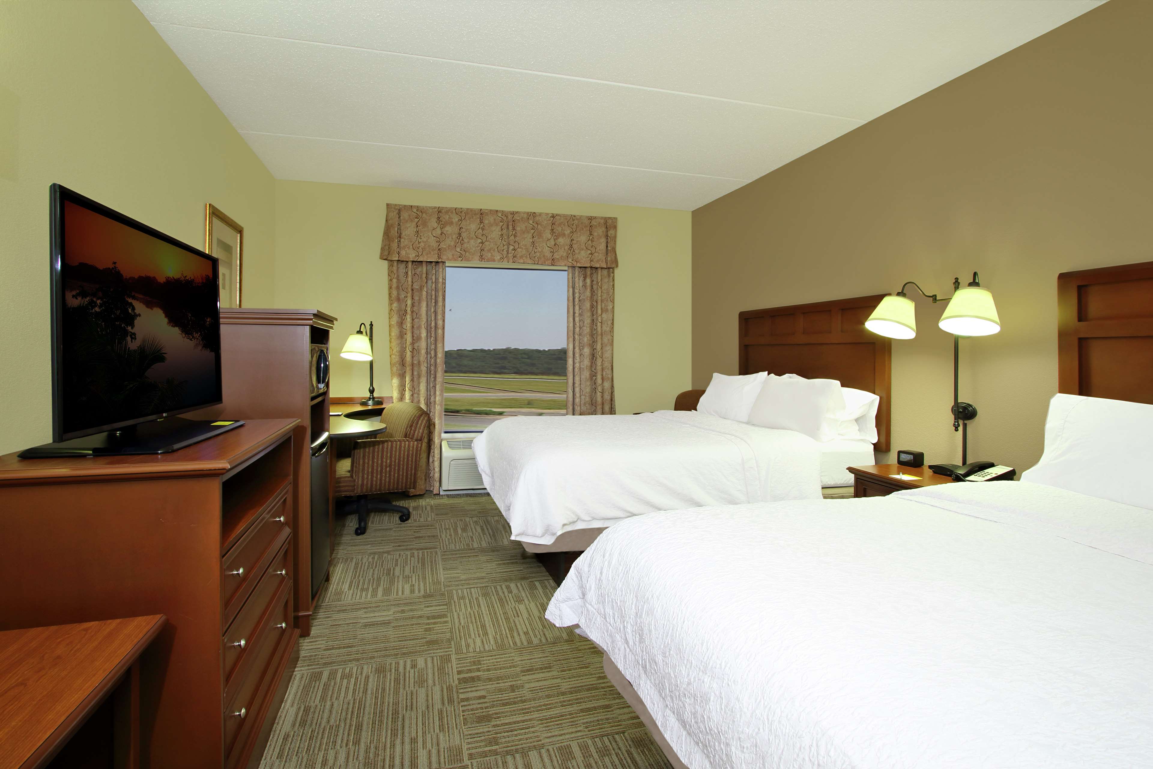 Hampton Inn & Suites by Hilton Murray Room Type - 2 QNS ACCESSIBLE W TUB NS