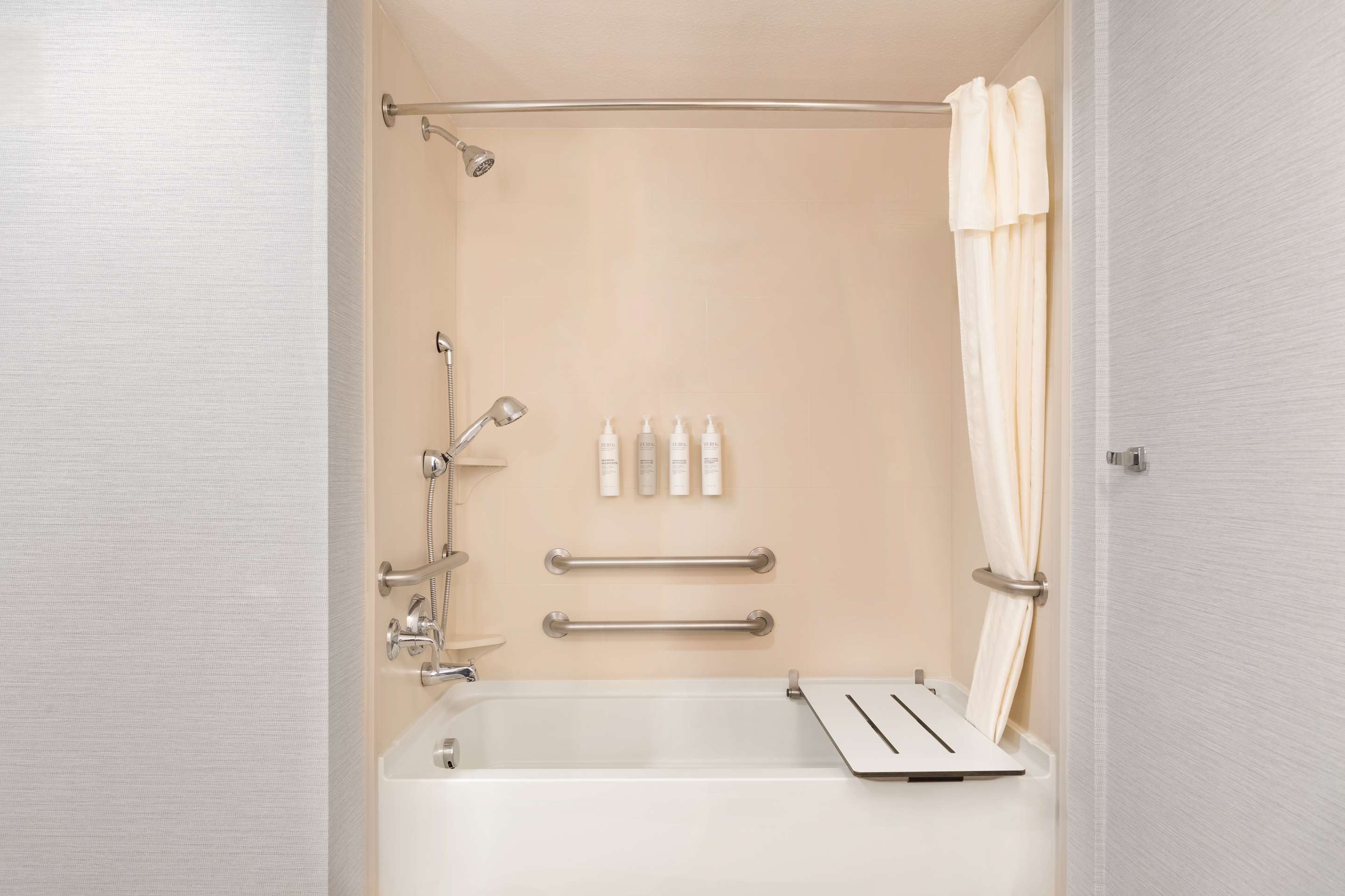 Guest room bath