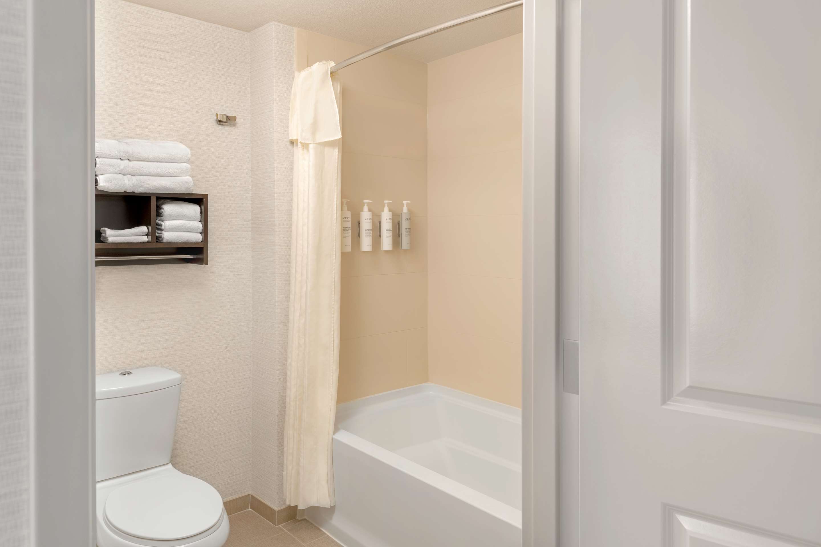 Guest room bath