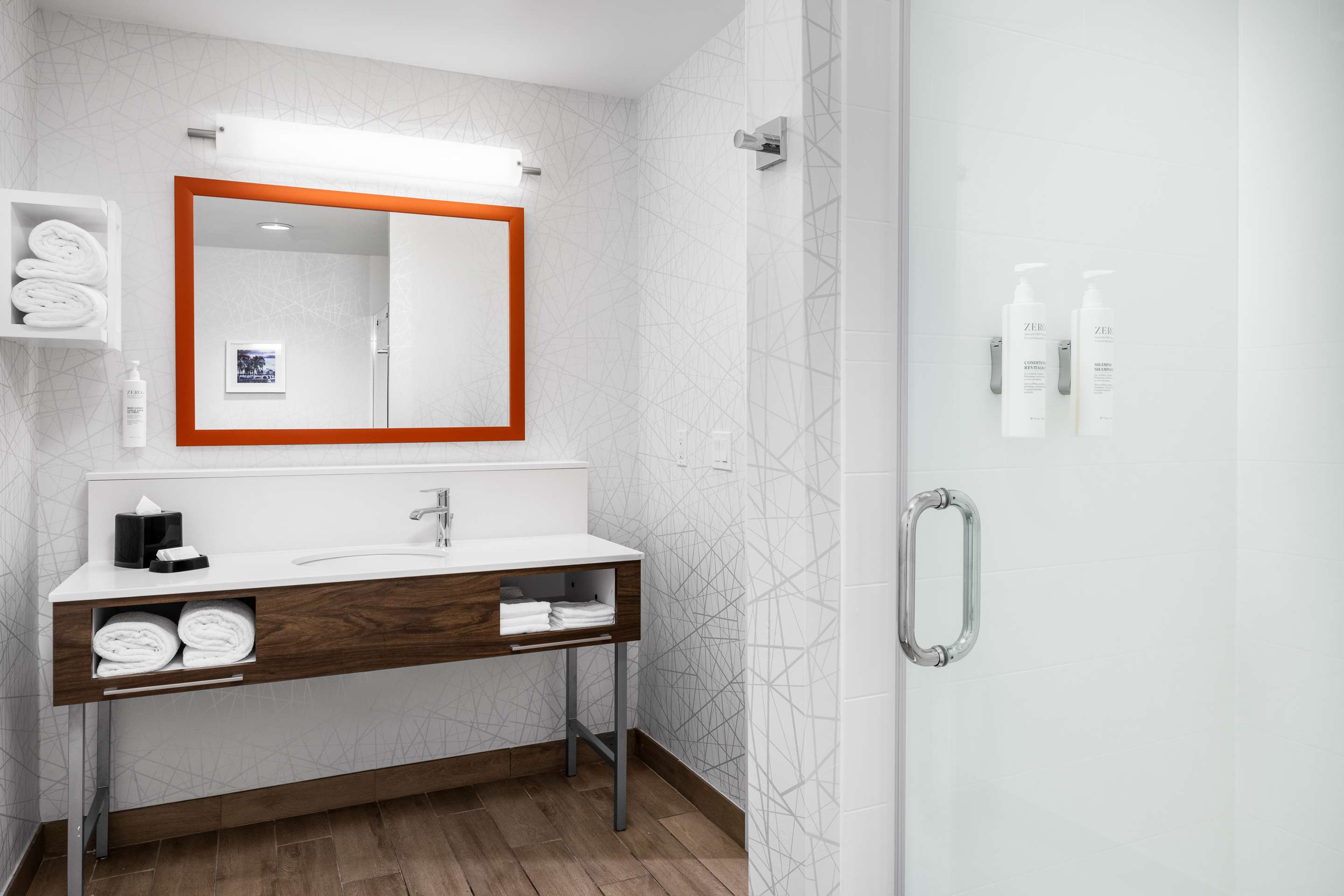 Guest room bath