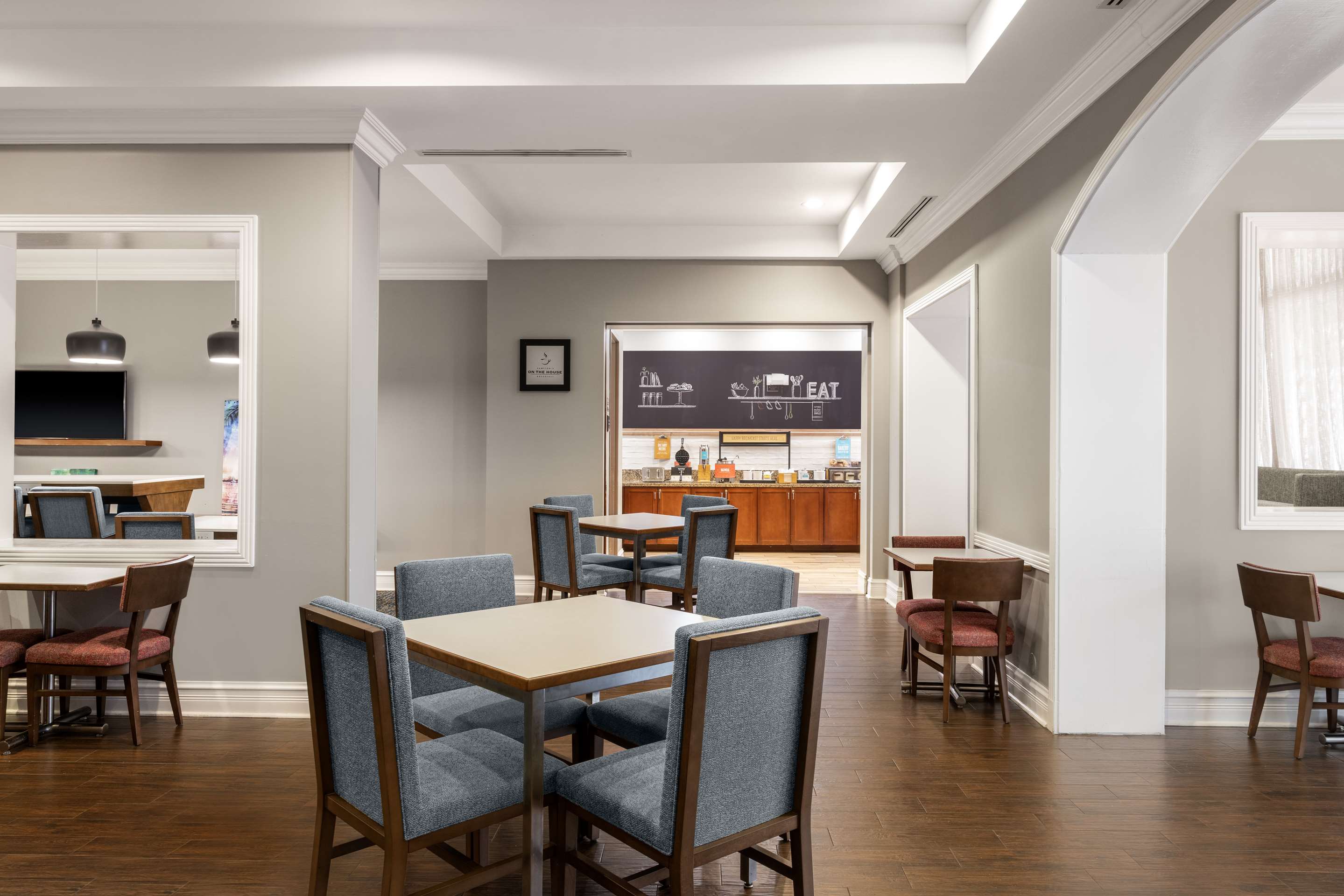 Breakfast Area | Hampton Inn by Hilton West Palm Beach Central Airport
