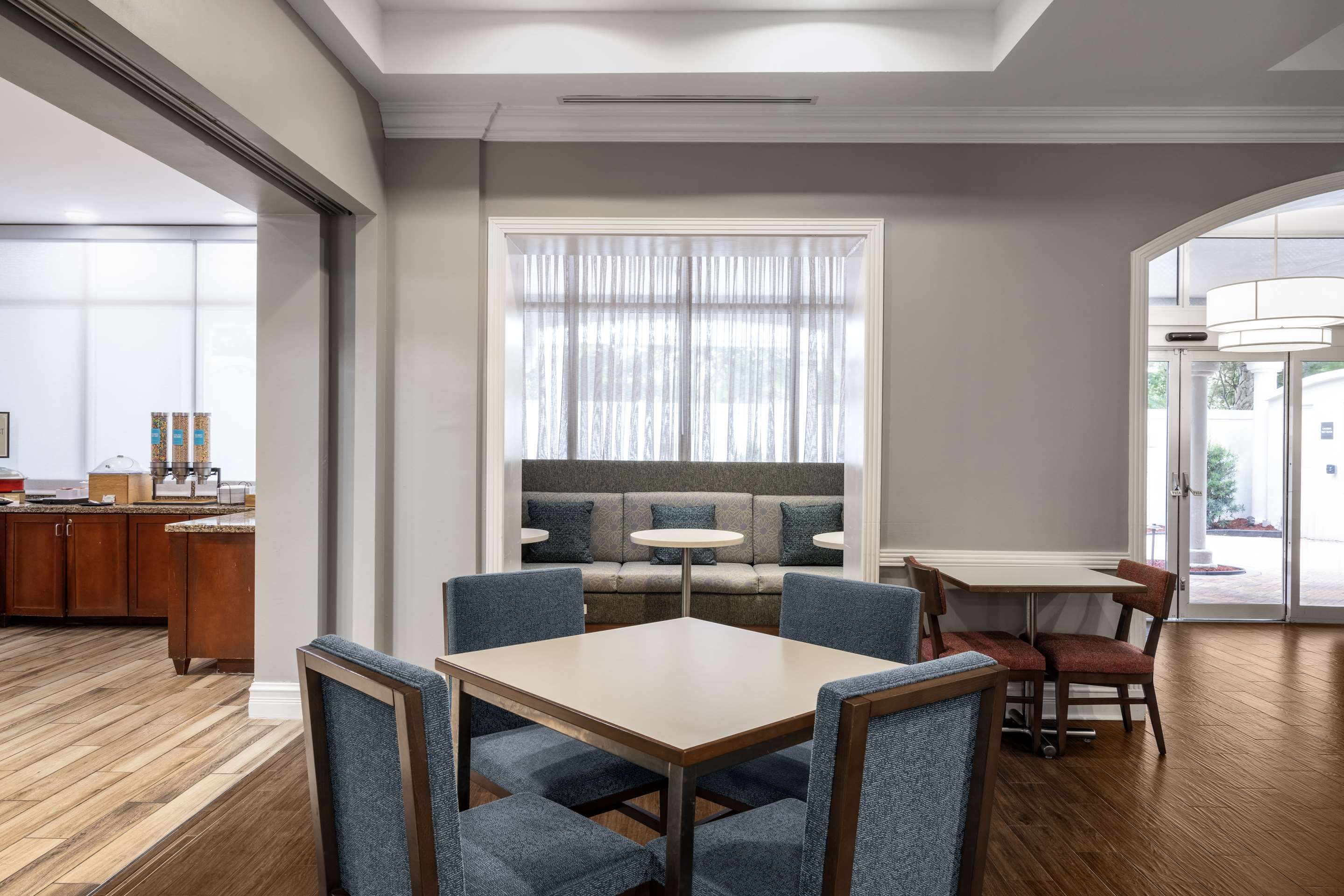 Breakfast Area | Hampton Inn by Hilton West Palm Beach Central Airport