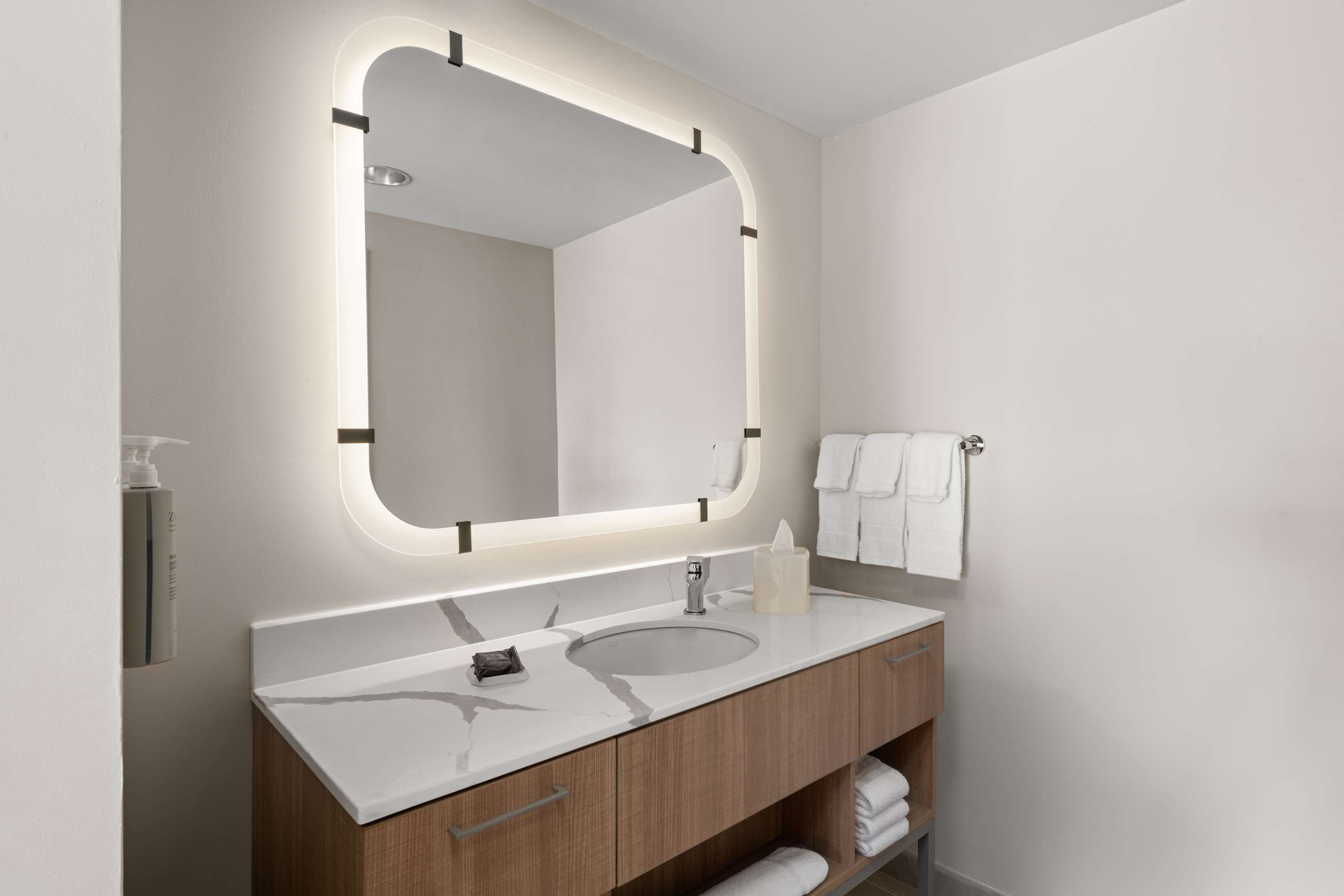 Guest room bath