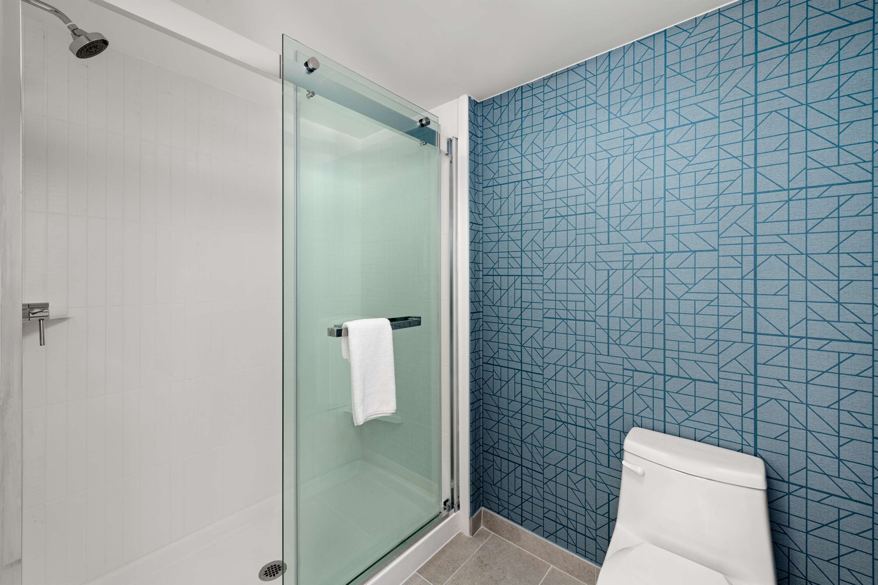 Guest room bath