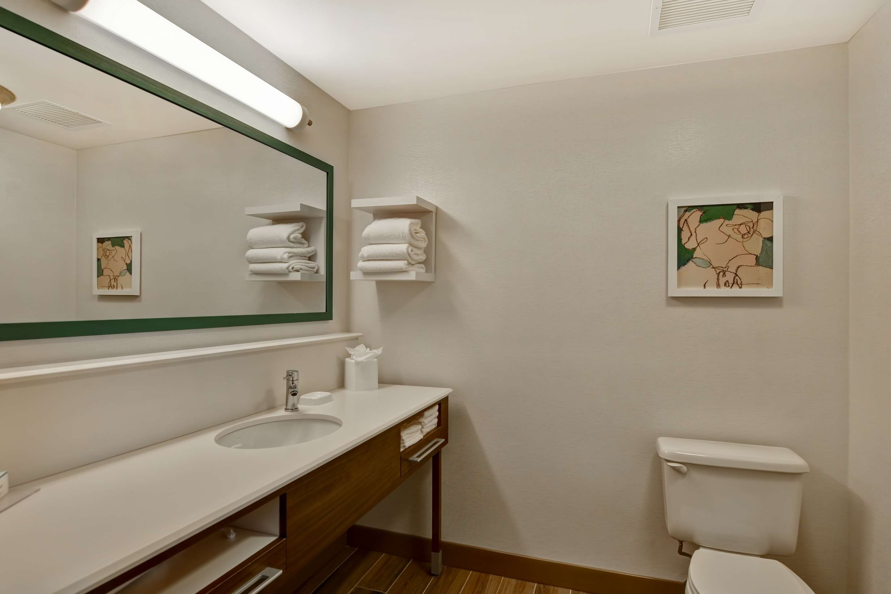 Guest room bath