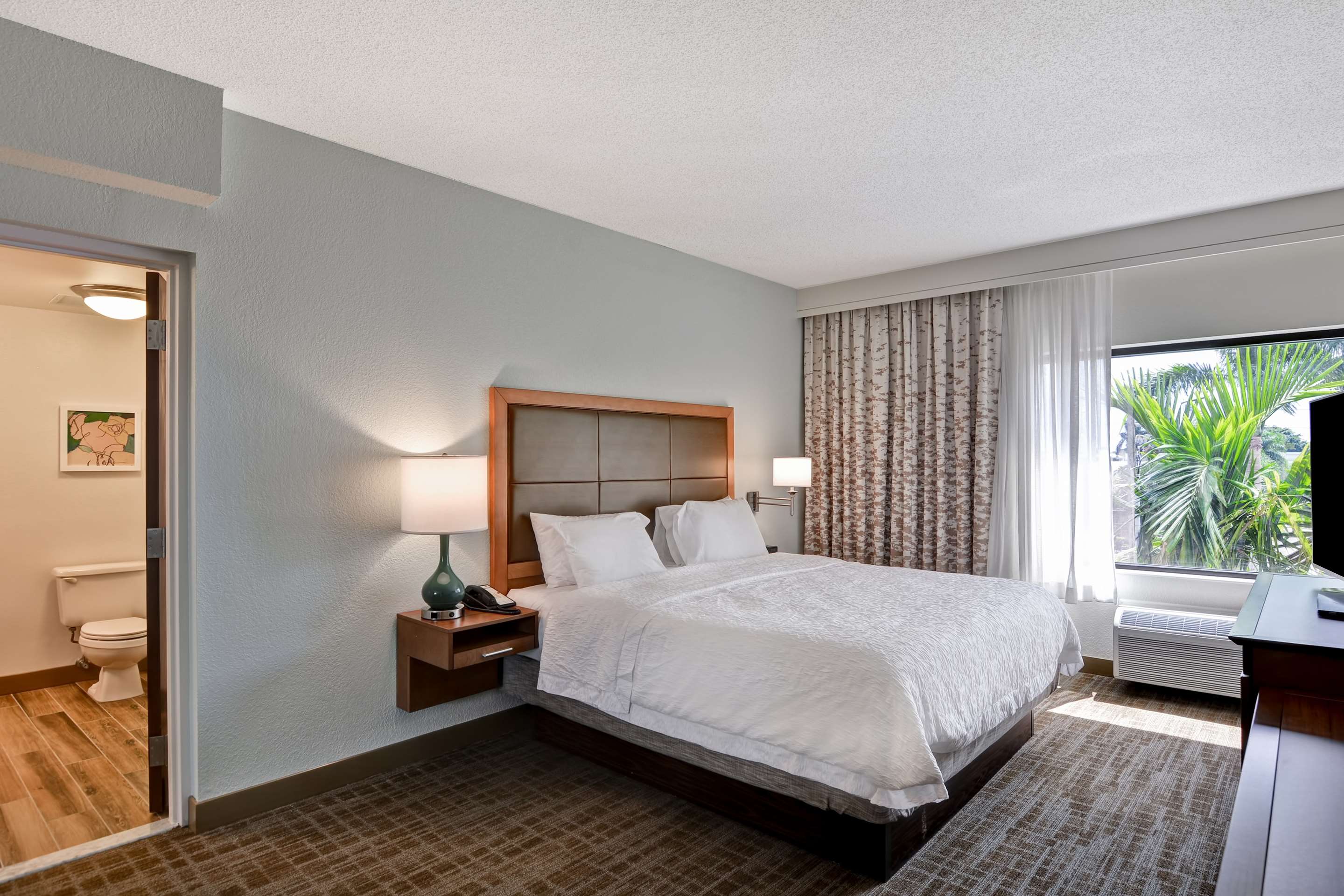 Guest room