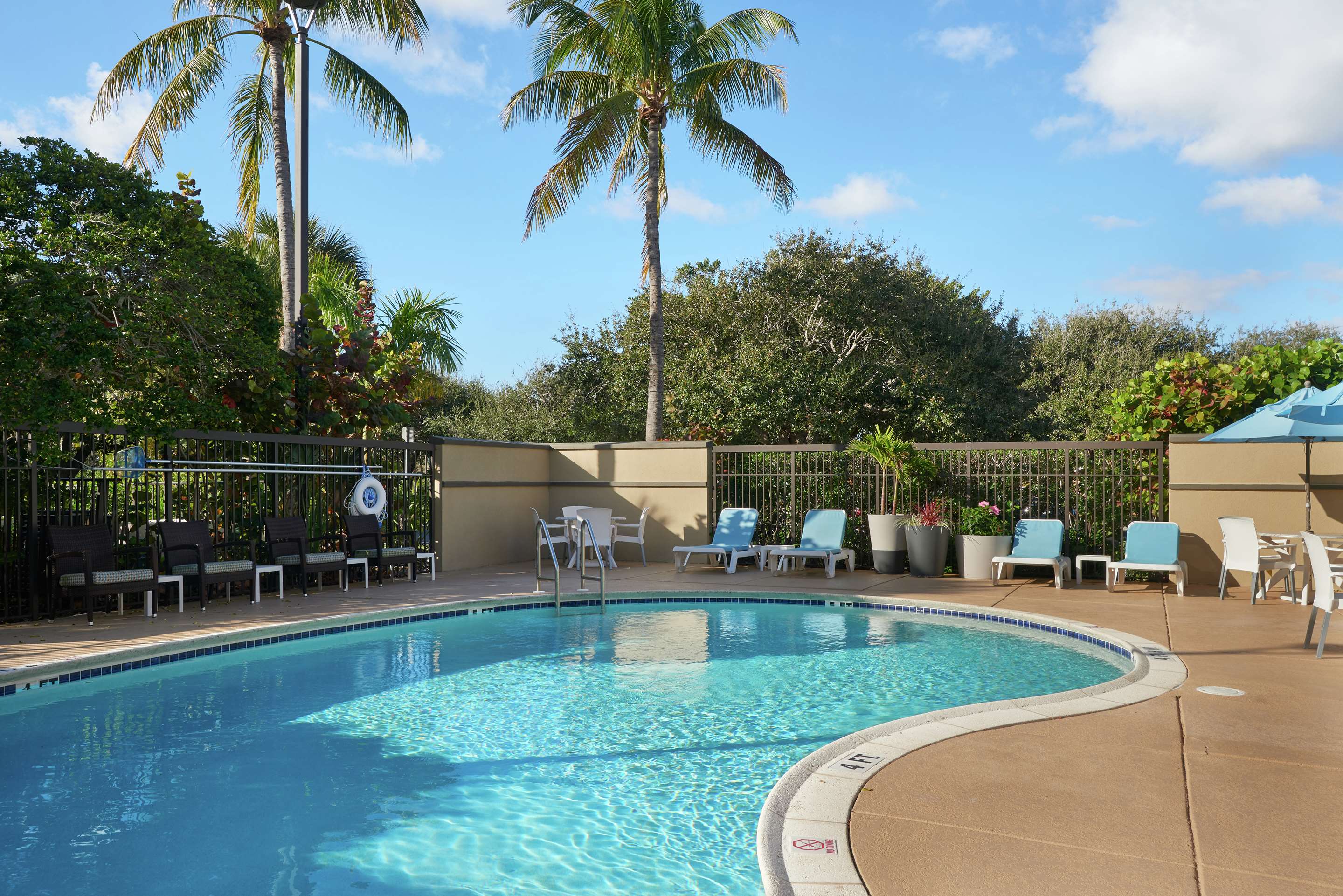 Pool | Hampton Inn - Jupiter/Juno Beach
