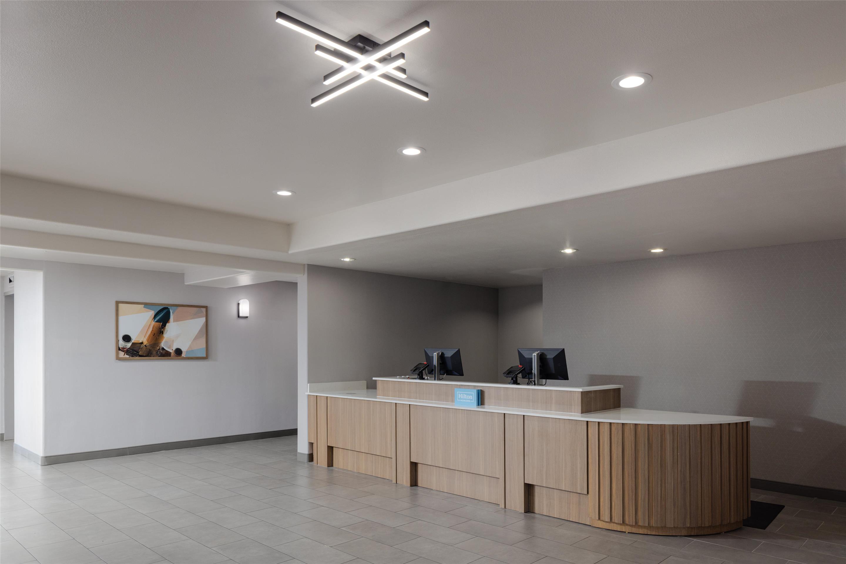 Reception | Hampton Inn & Suites Palmdale