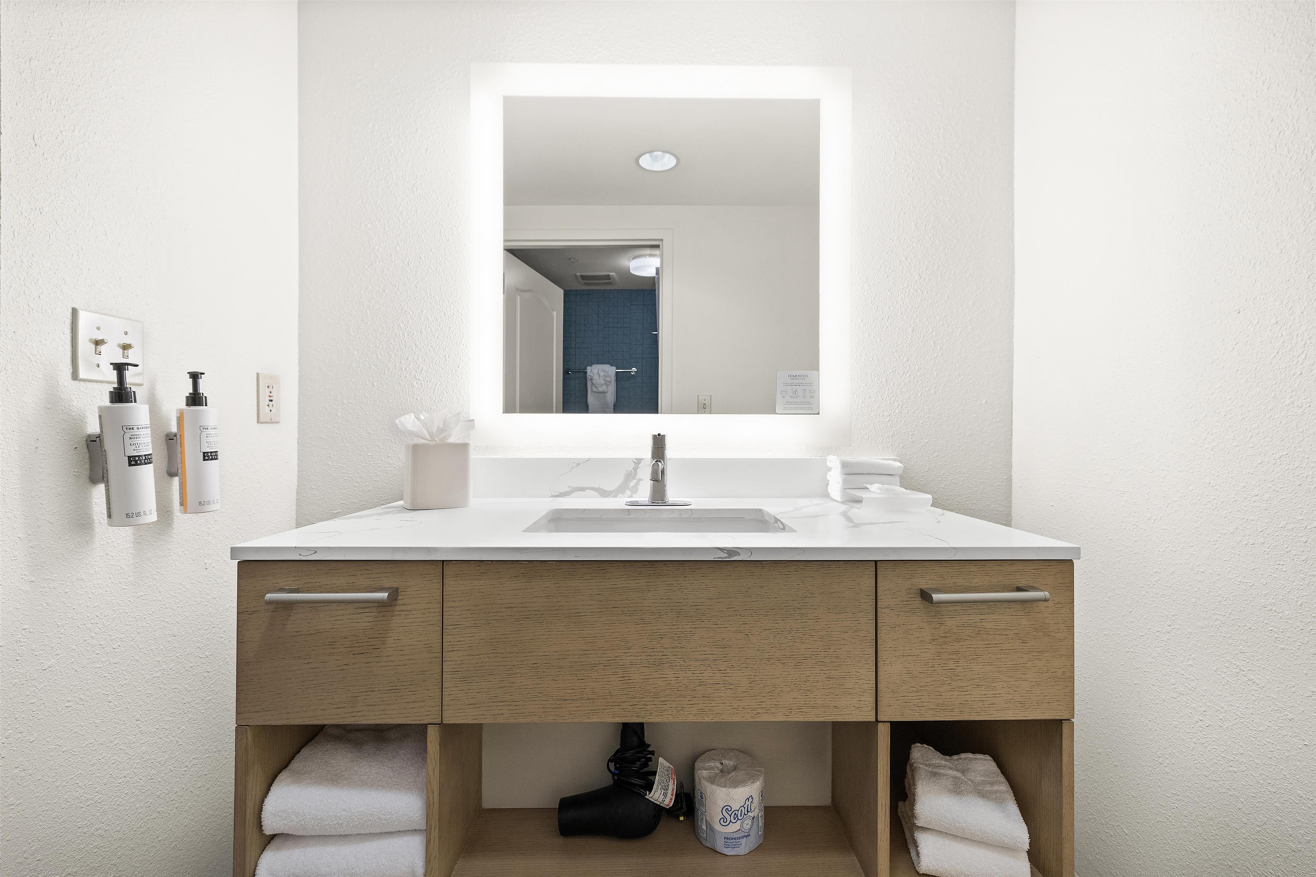 Guest room bath