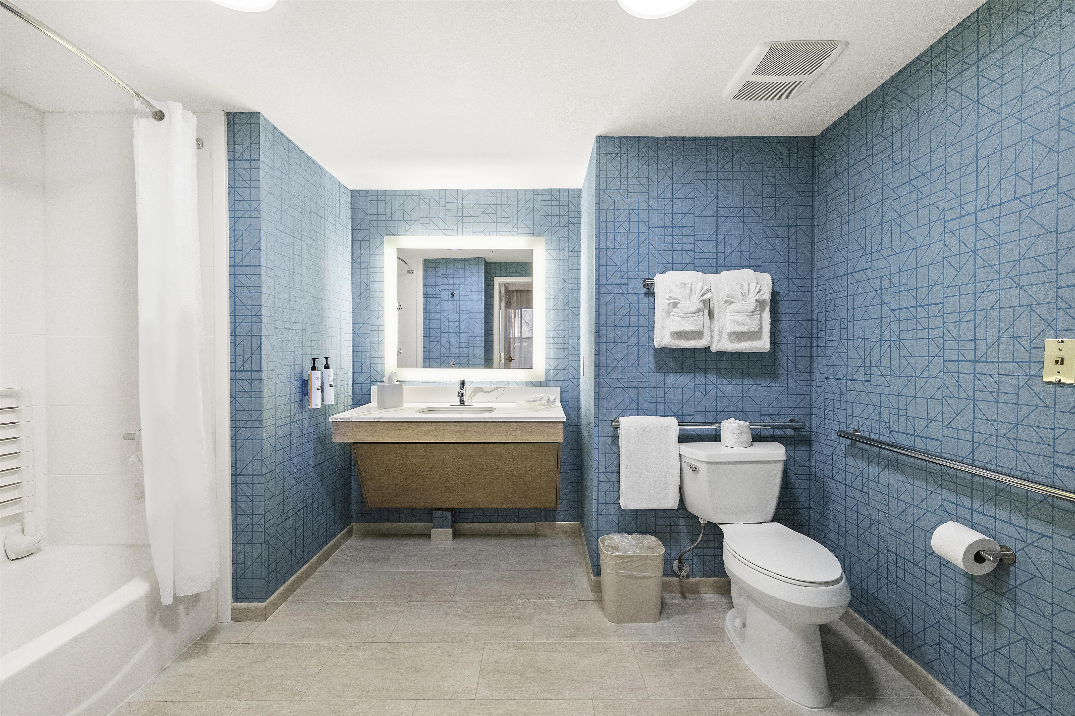 Guest room bath
