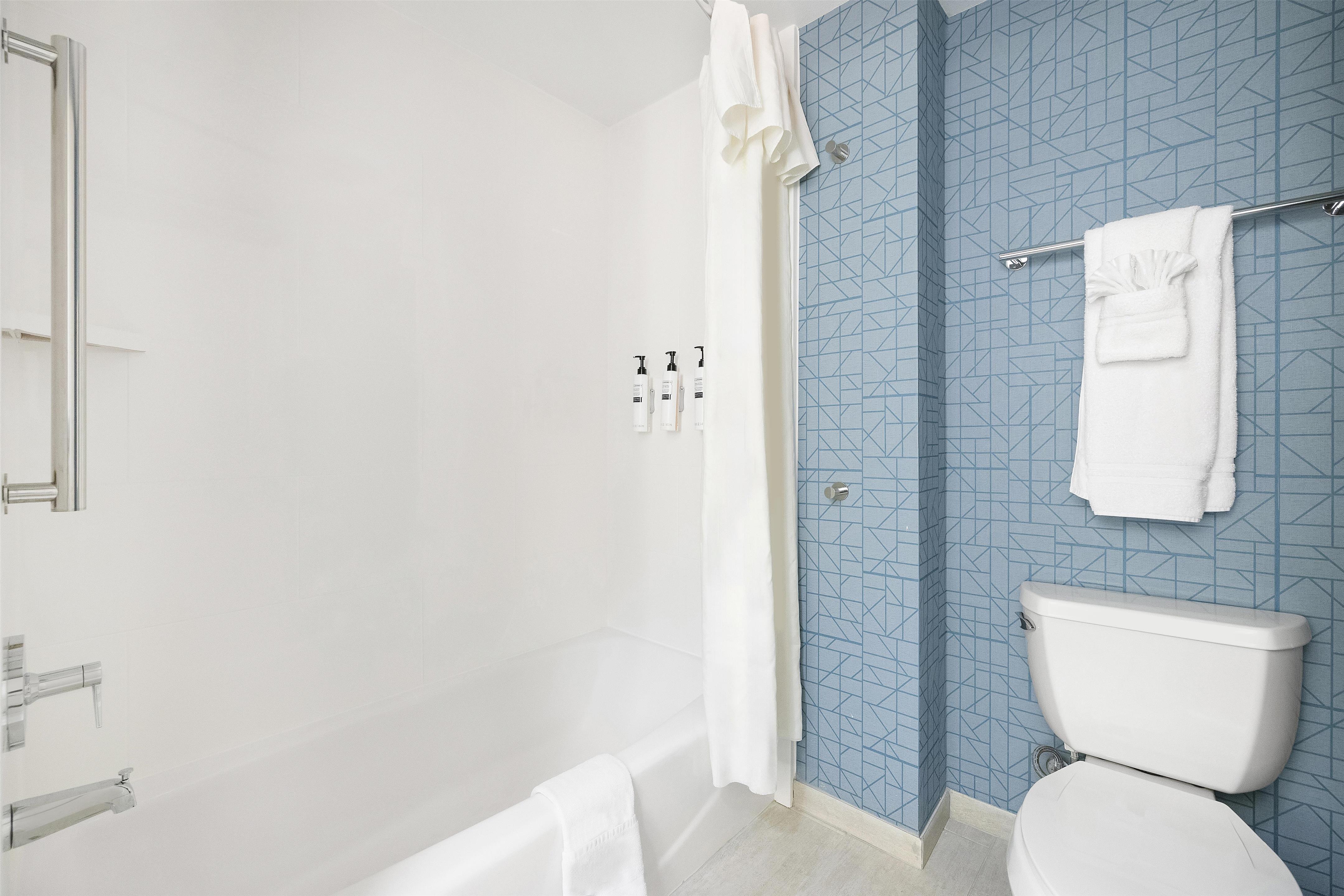 Guest room bath