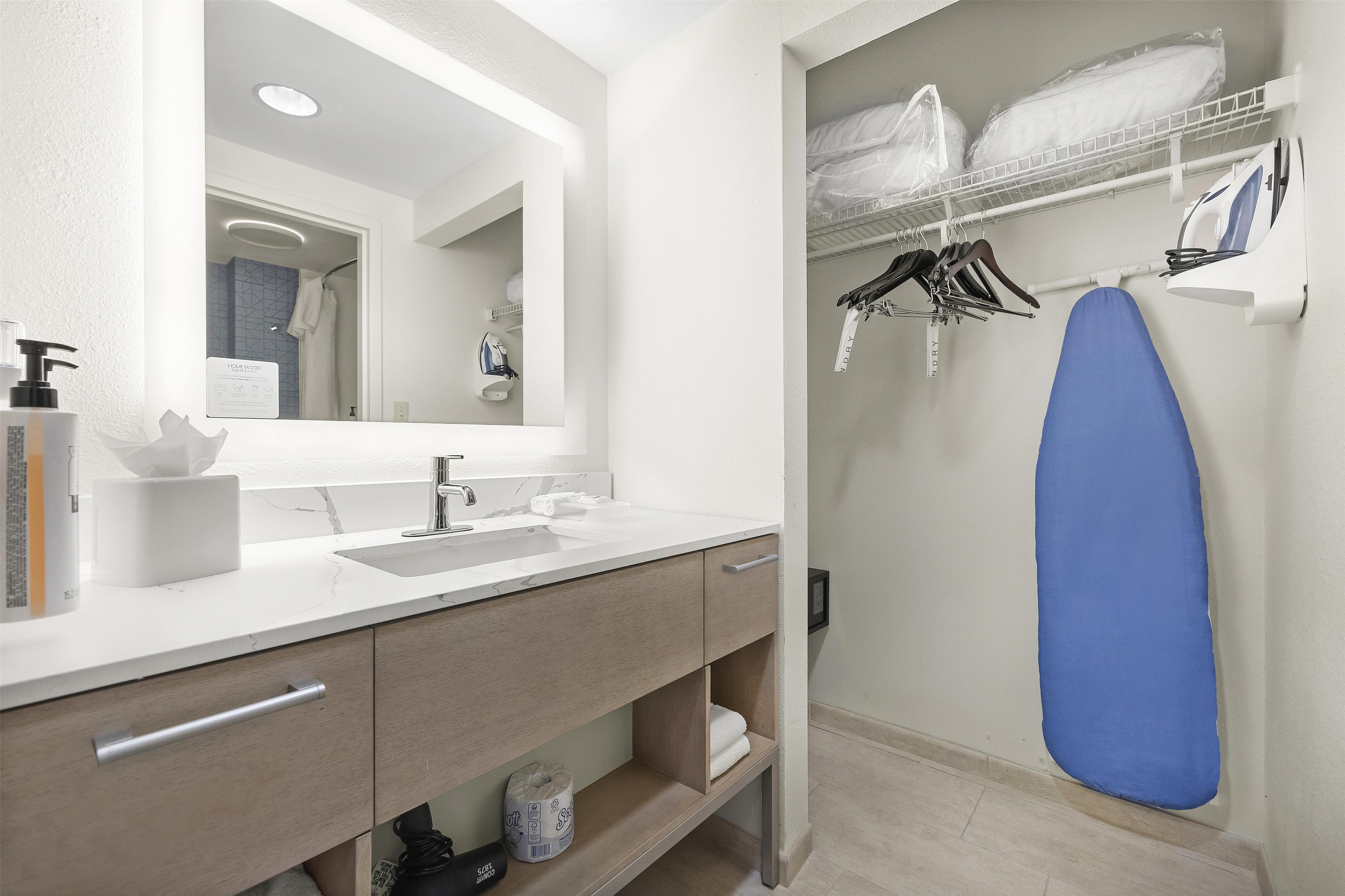 Guest room bath