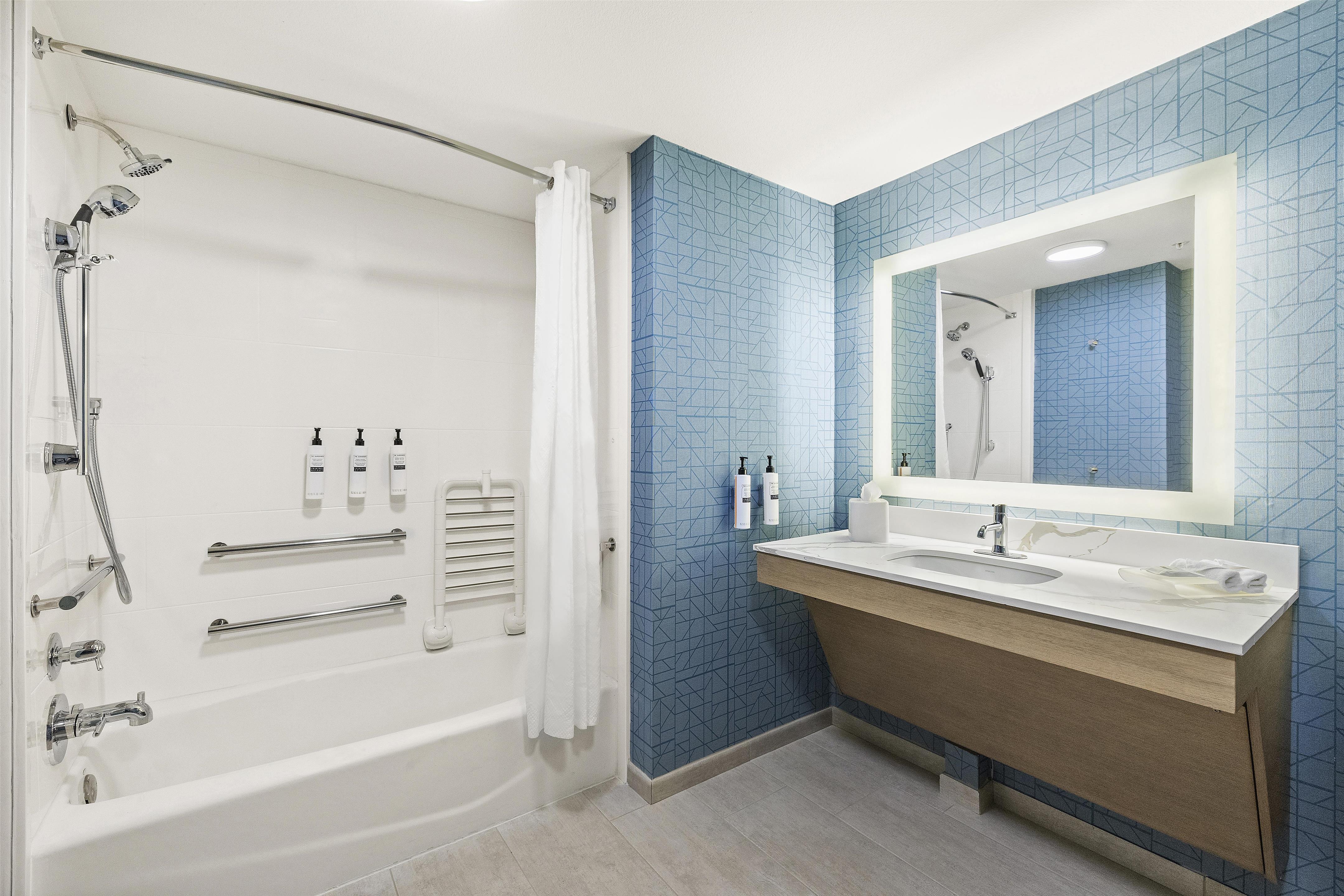 Guest room bath