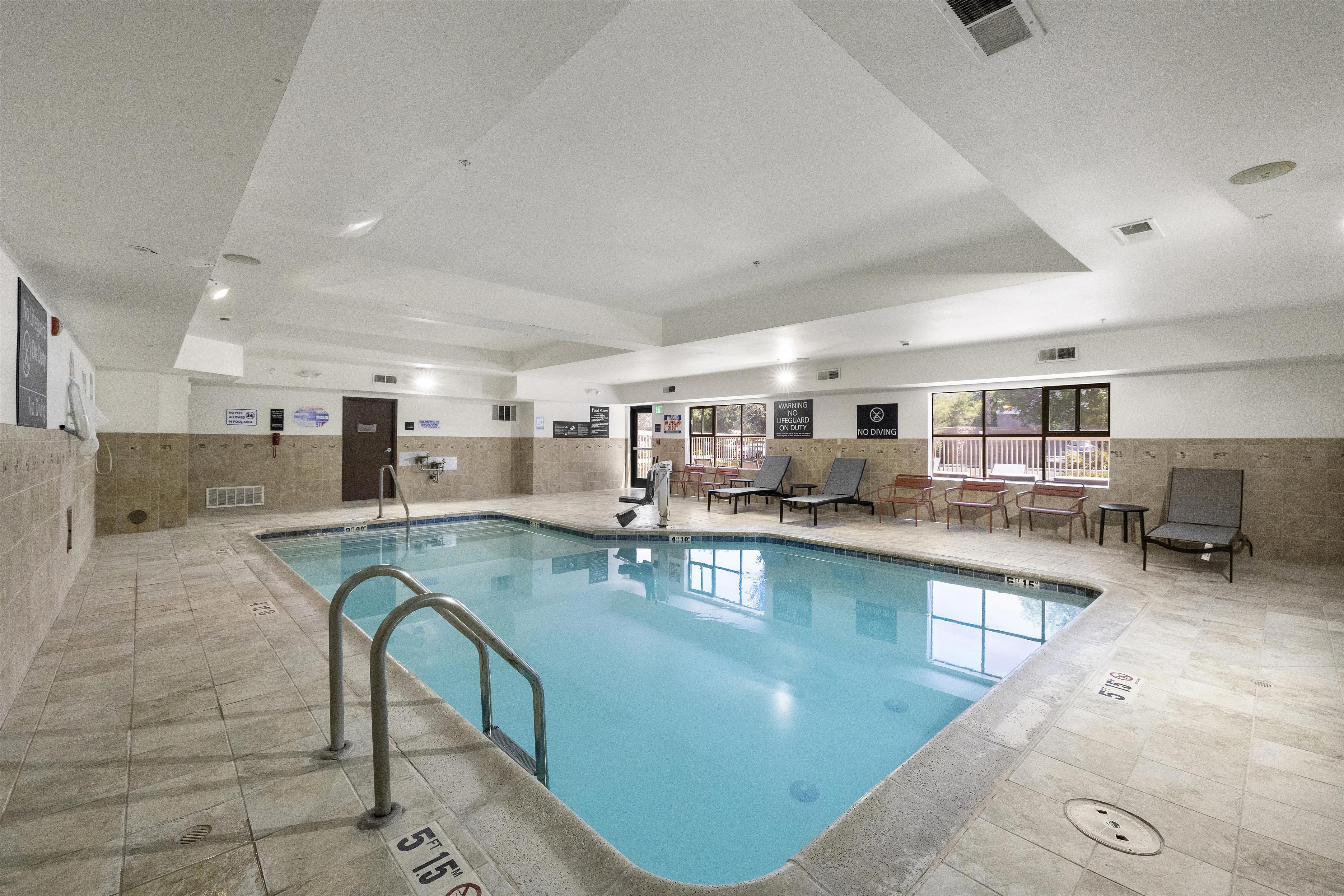 Pool | Hampton Inn & Suites Lancaster