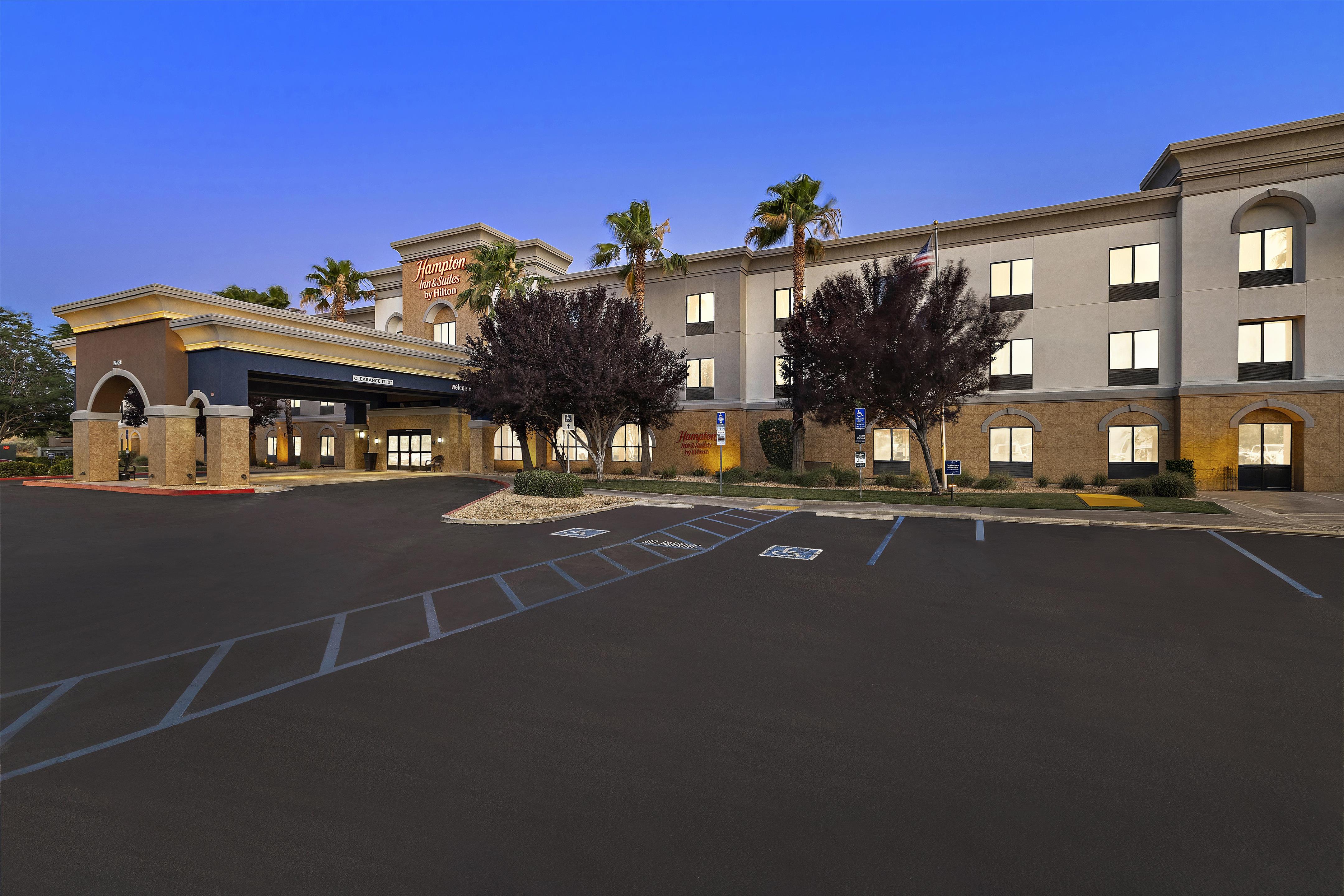 Exterior | Hampton Inn & Suites Lancaster
