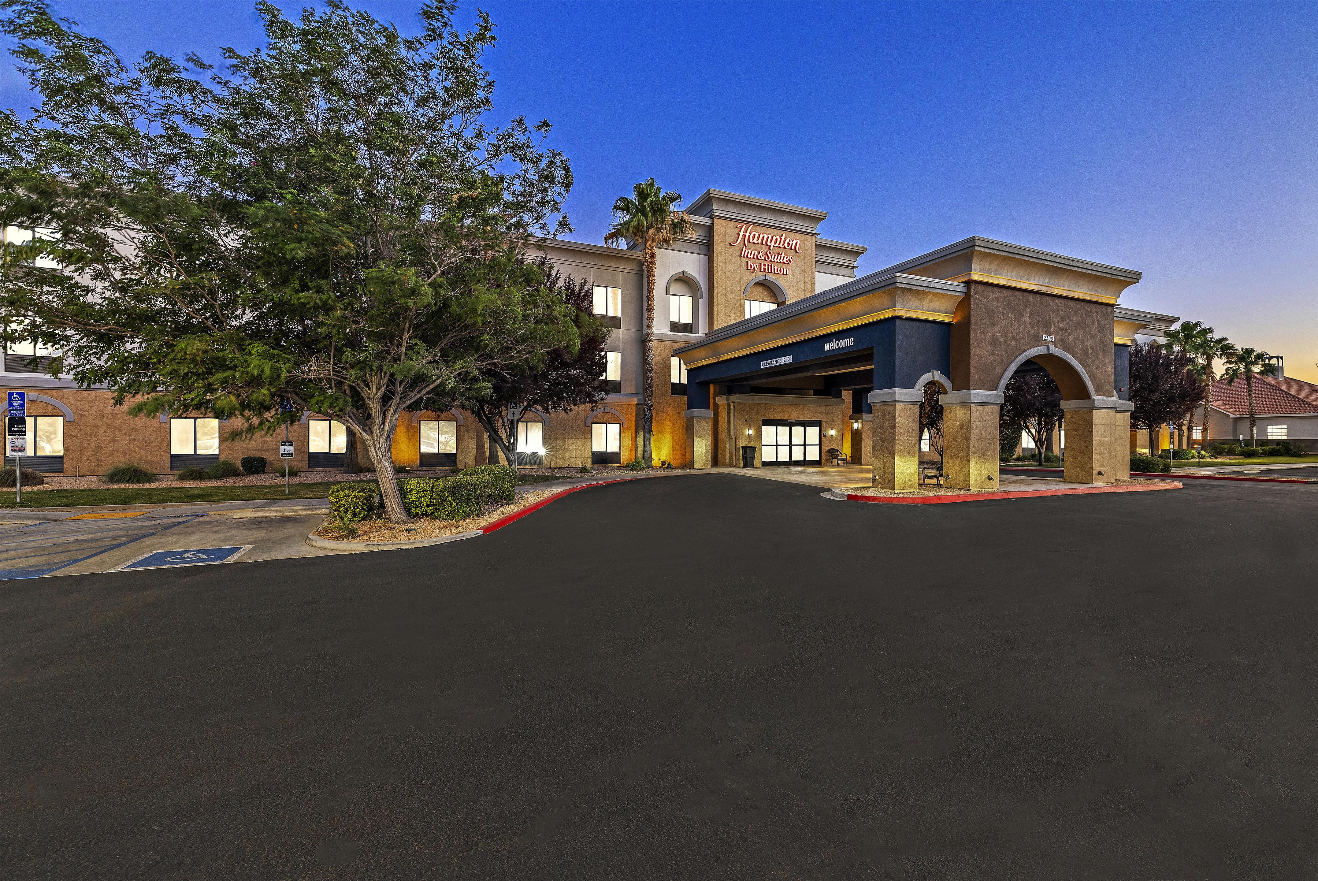 Exterior | Hampton Inn & Suites Lancaster