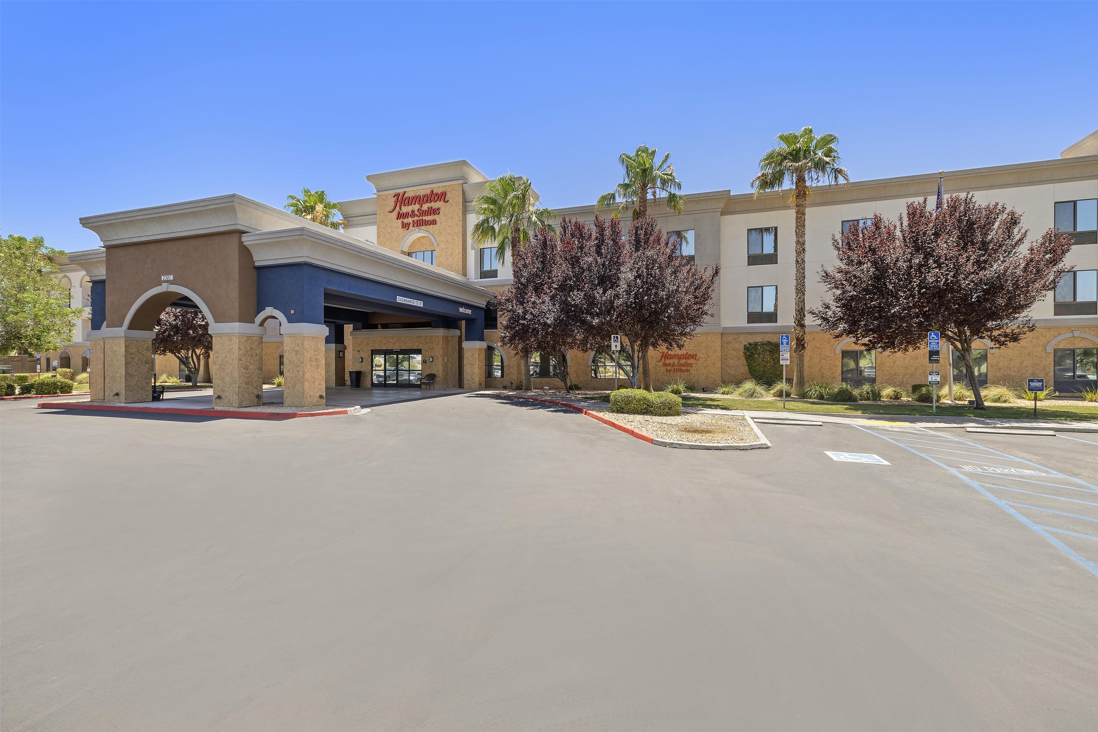 Exterior | Hampton Inn & Suites Lancaster