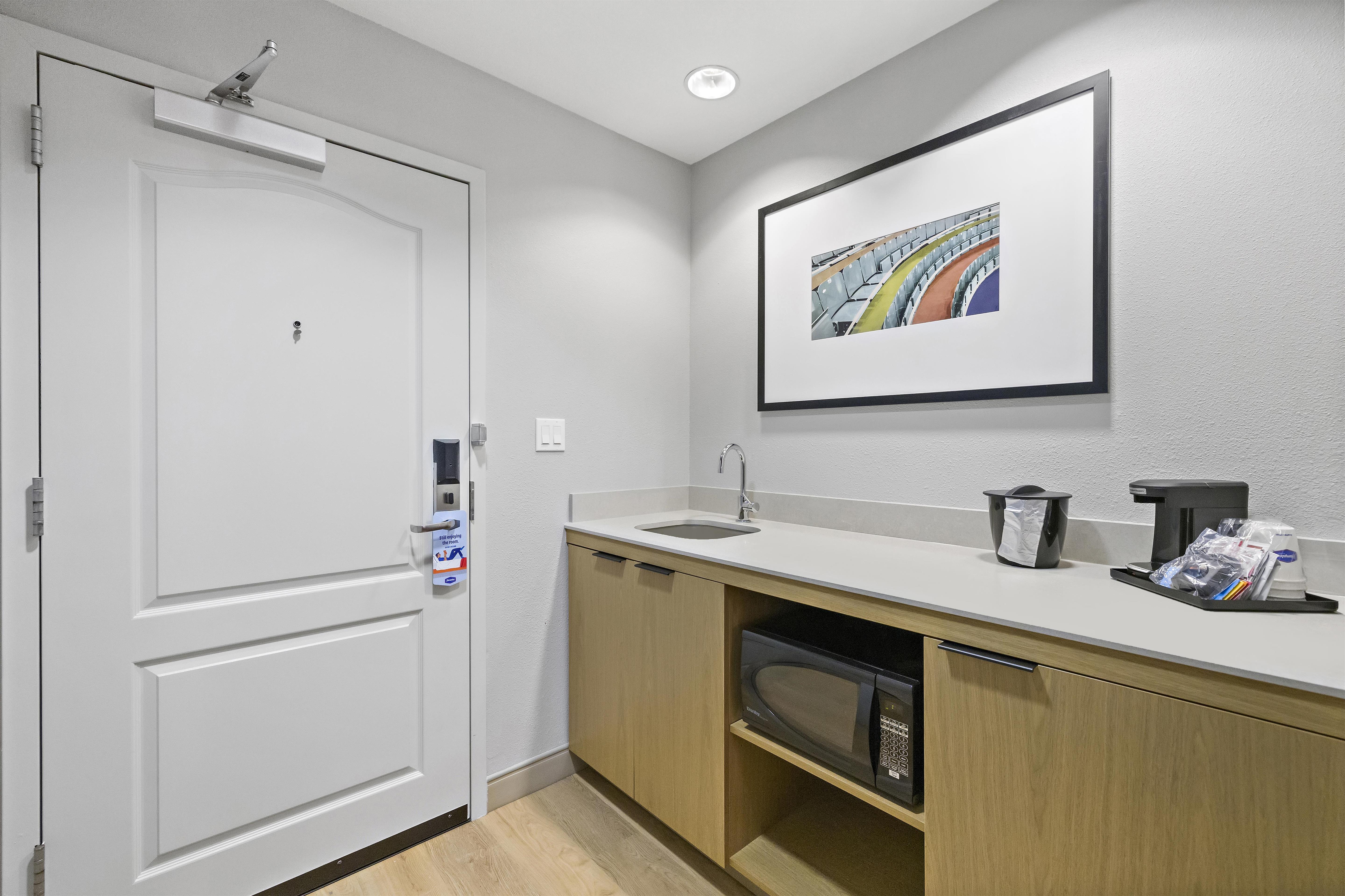 Hampton Inn & Suites by Hilton Lancaster Room Type - 1KNG STUDIO SOFABED NOSMOK