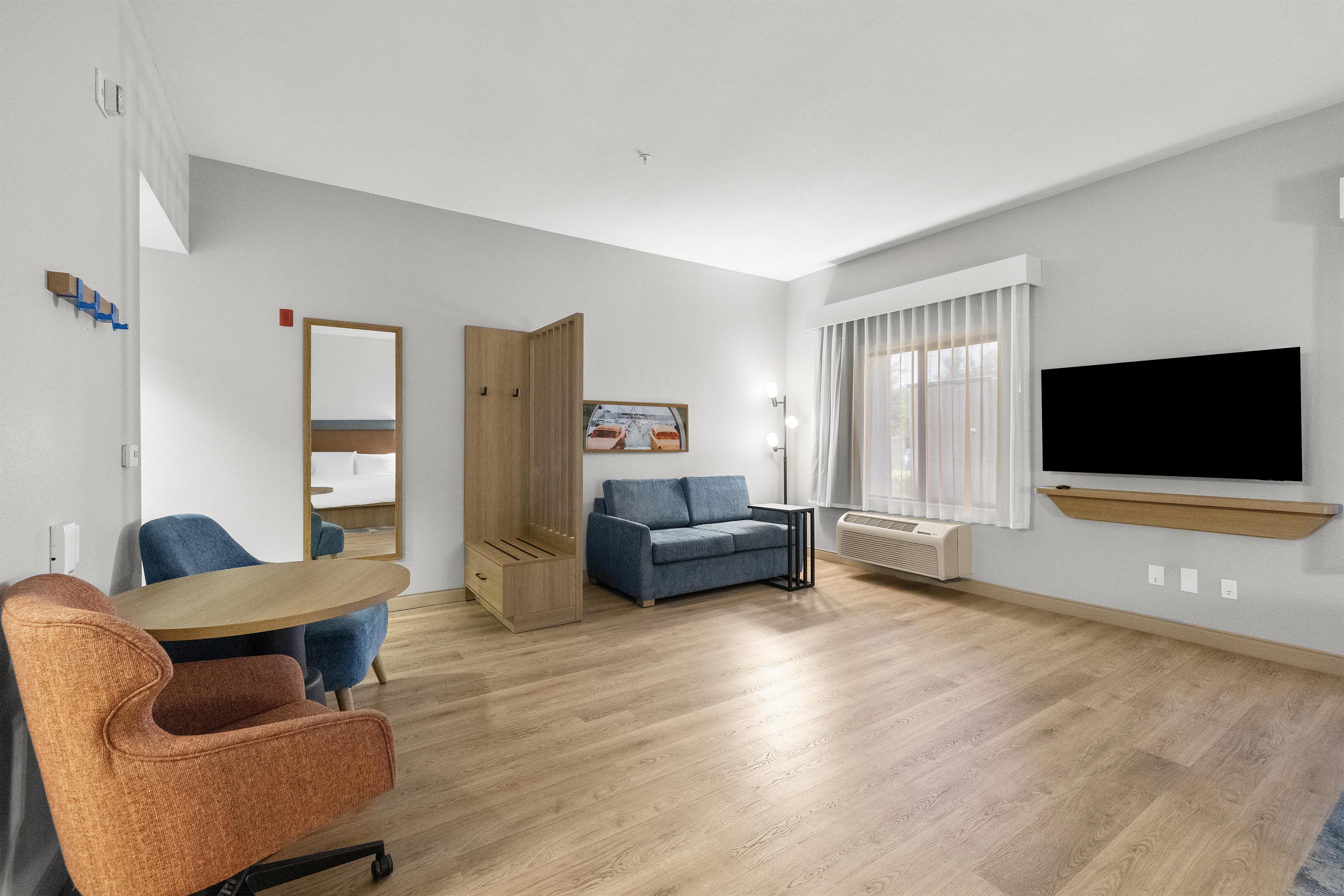 Hampton Inn & Suites by Hilton Lancaster Room Type - 1KN HEARING ACC STUDIO NS