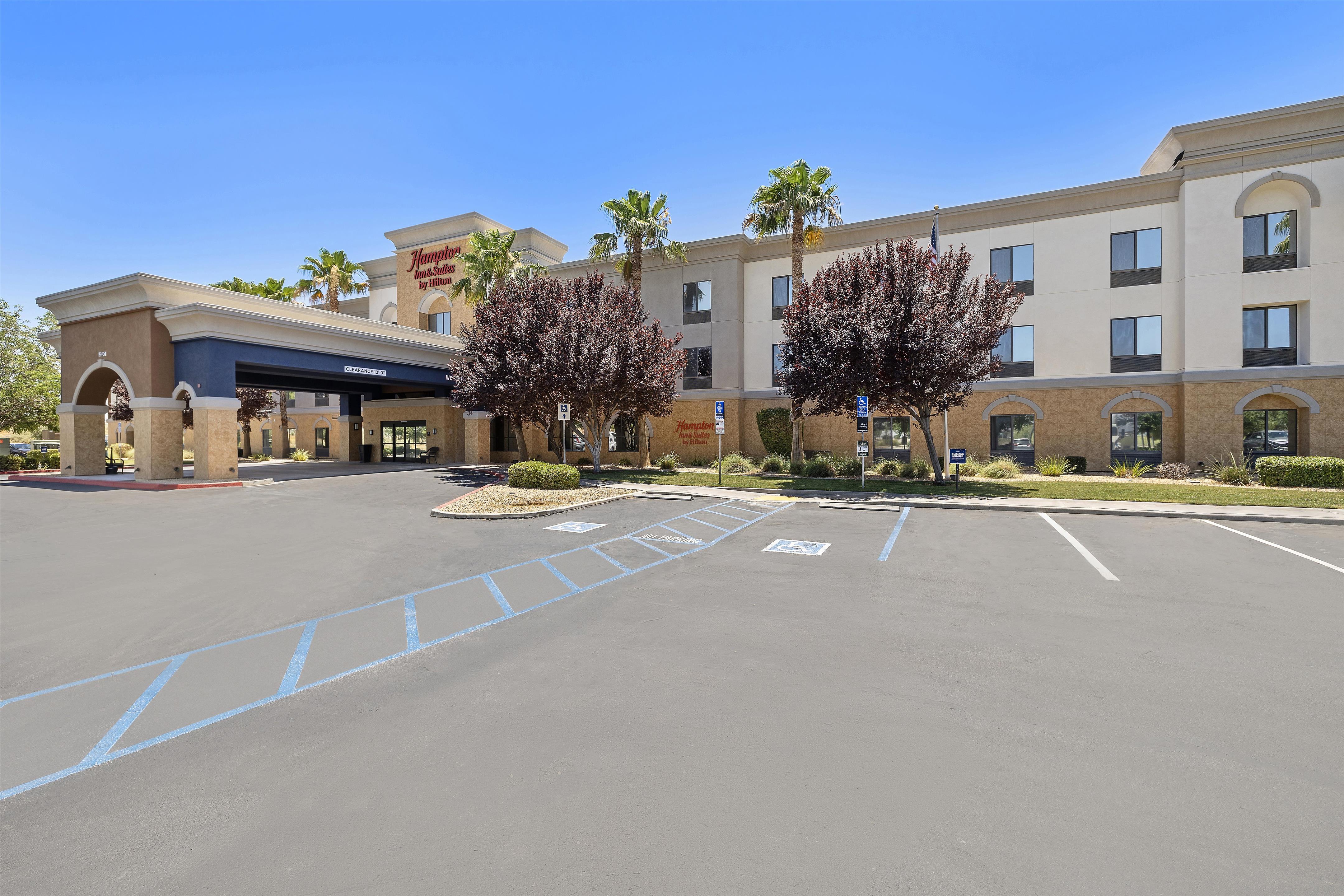 Exterior | Hampton Inn & Suites Lancaster