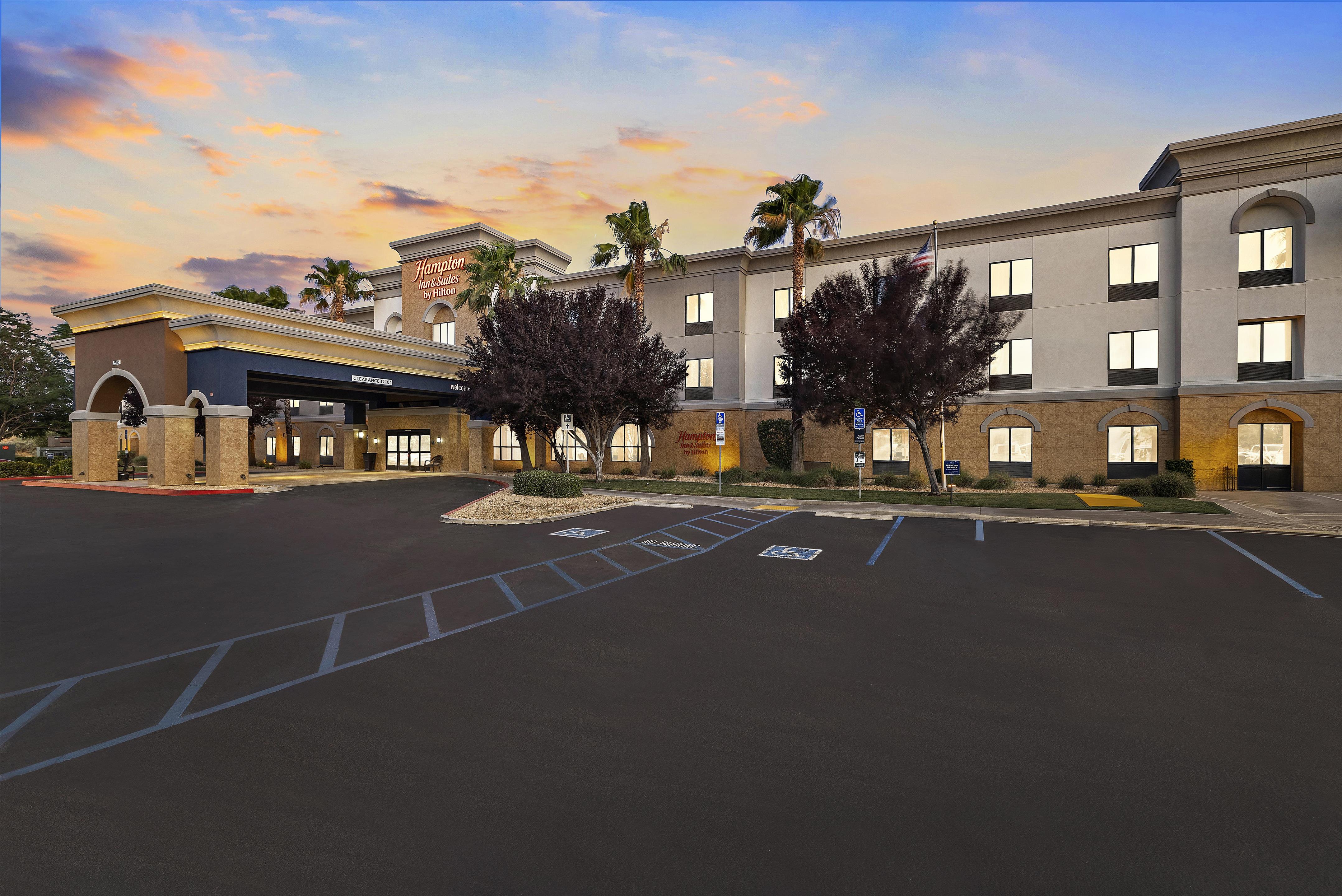 Exterior | Hampton Inn & Suites Lancaster
