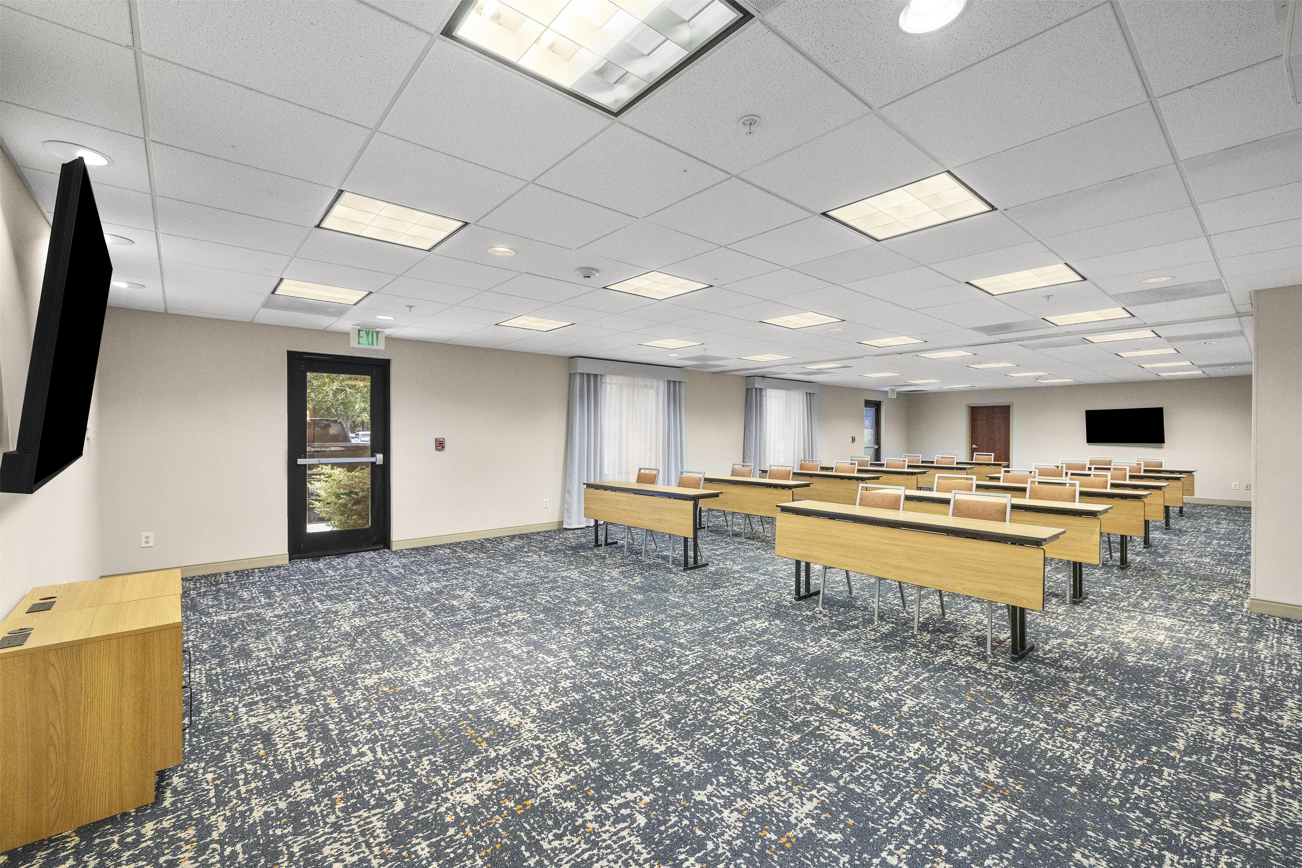 Meeting Room | Hampton Inn & Suites Lancaster
