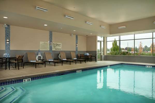 Pool - Hampton Inn & Suites Vancouver