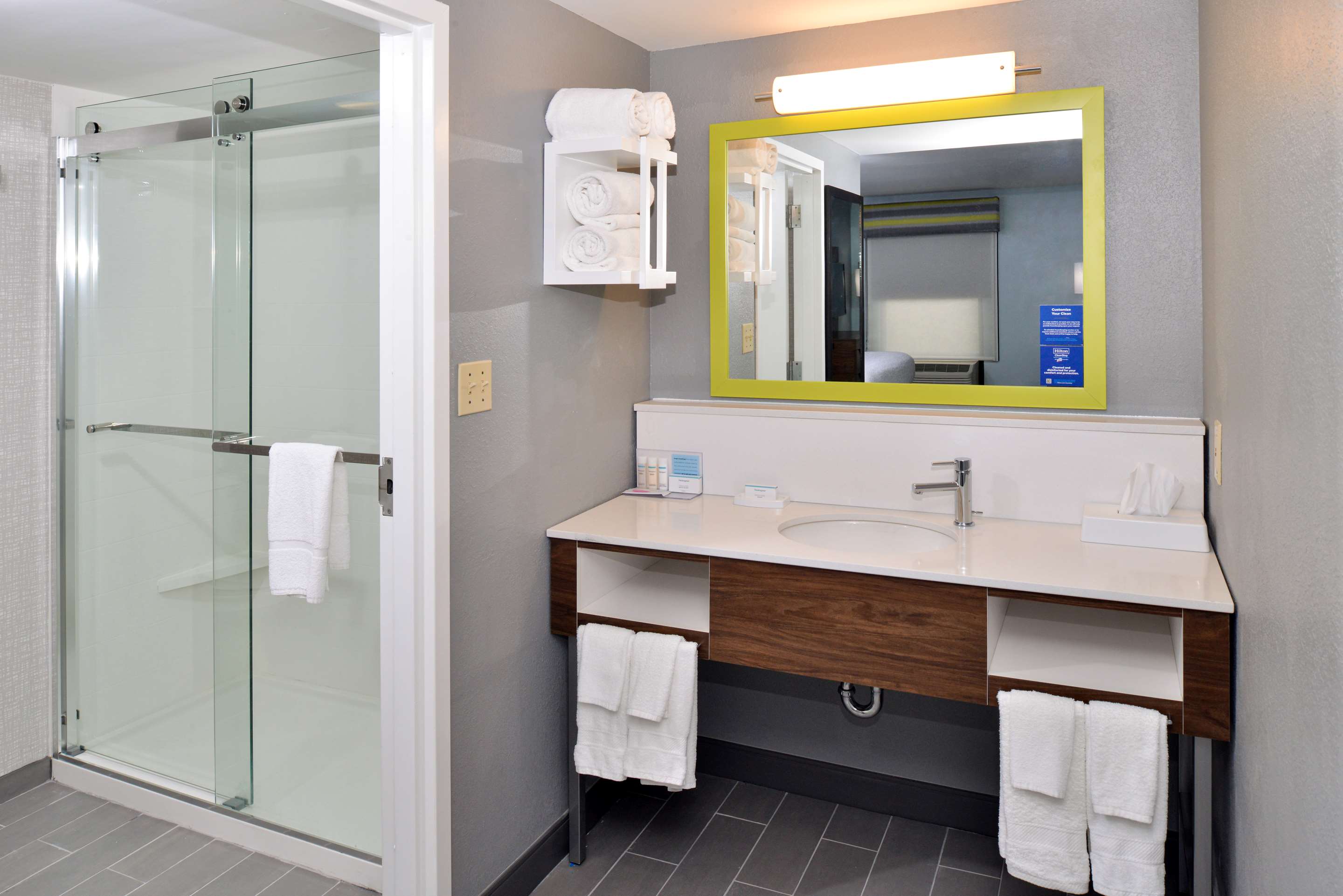 Guest room bath
