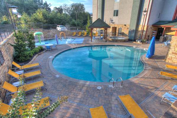 Pool - Hampton Inn Pigeon Forge