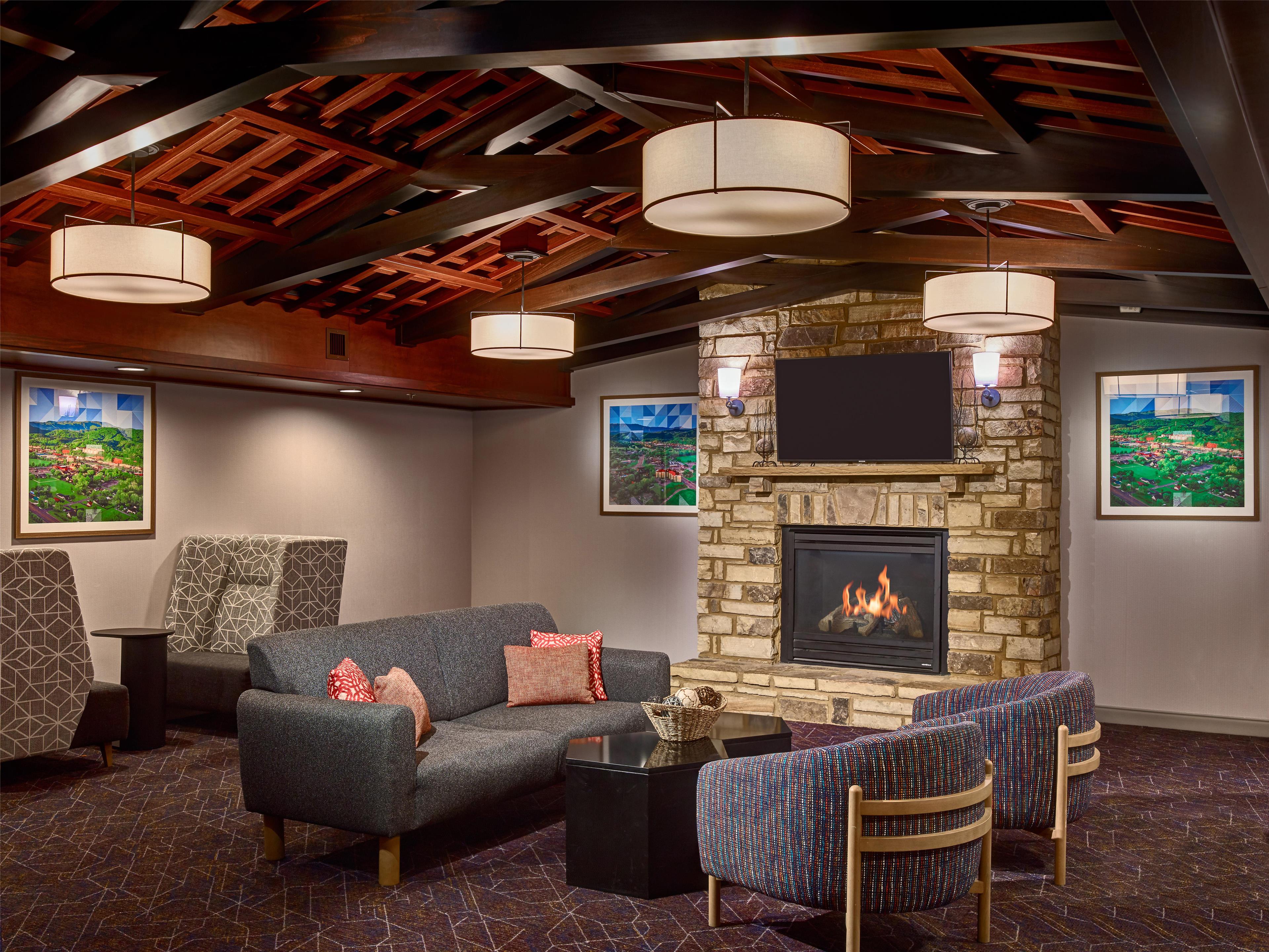 Lobby | Hampton Inn Pigeon Forge