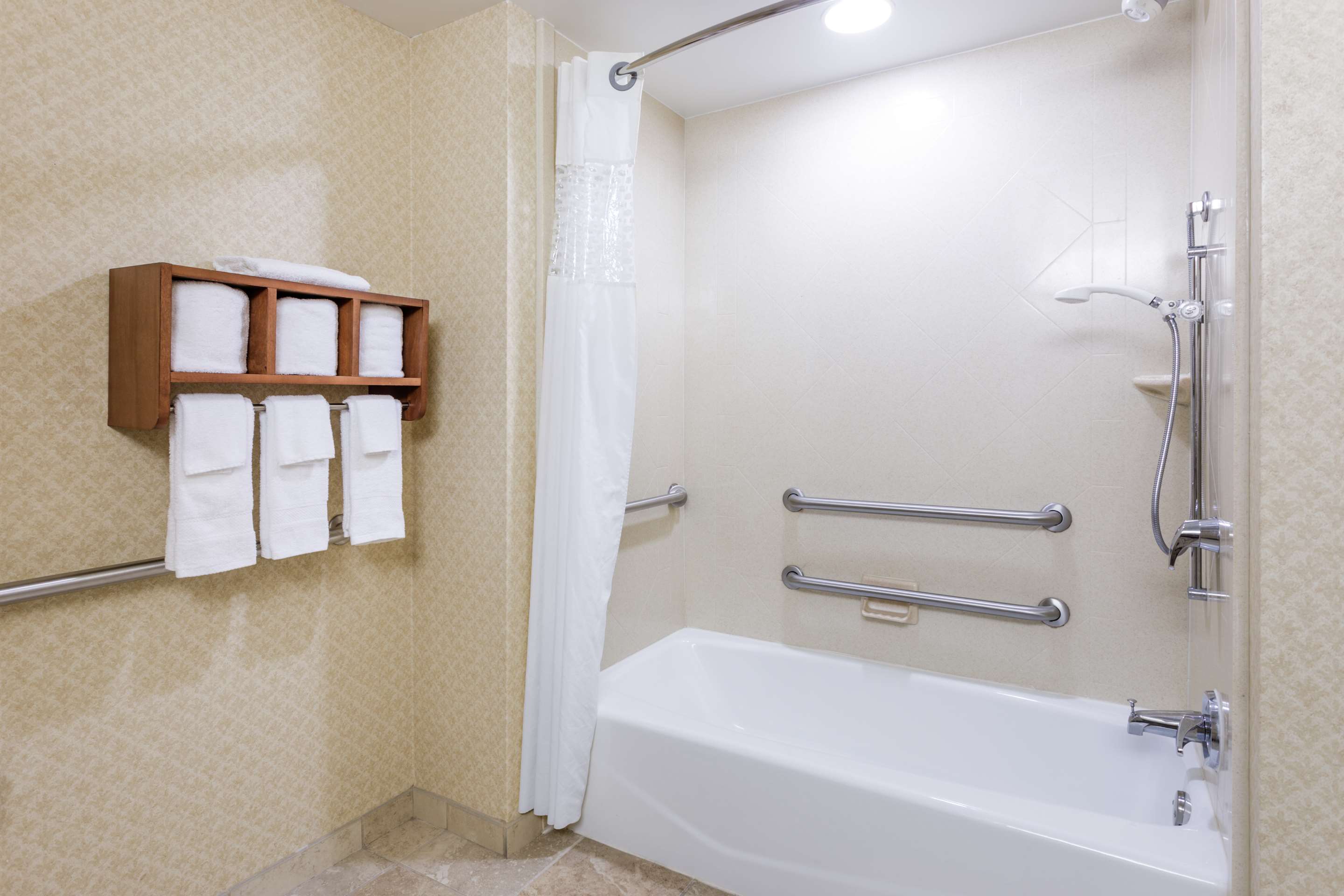 Guest room bath