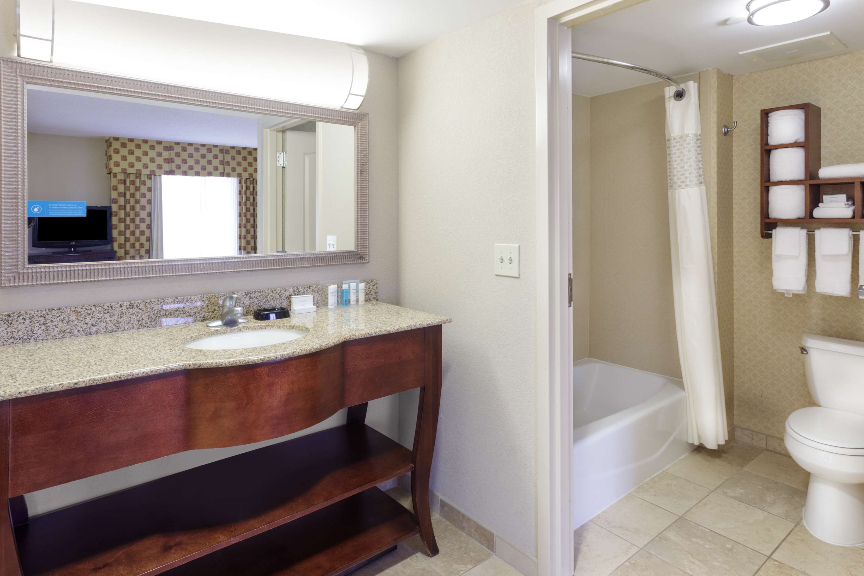Guest room bath