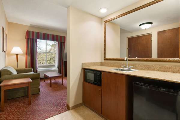  - Hampton Inn & Suites Historic District Williamsburg