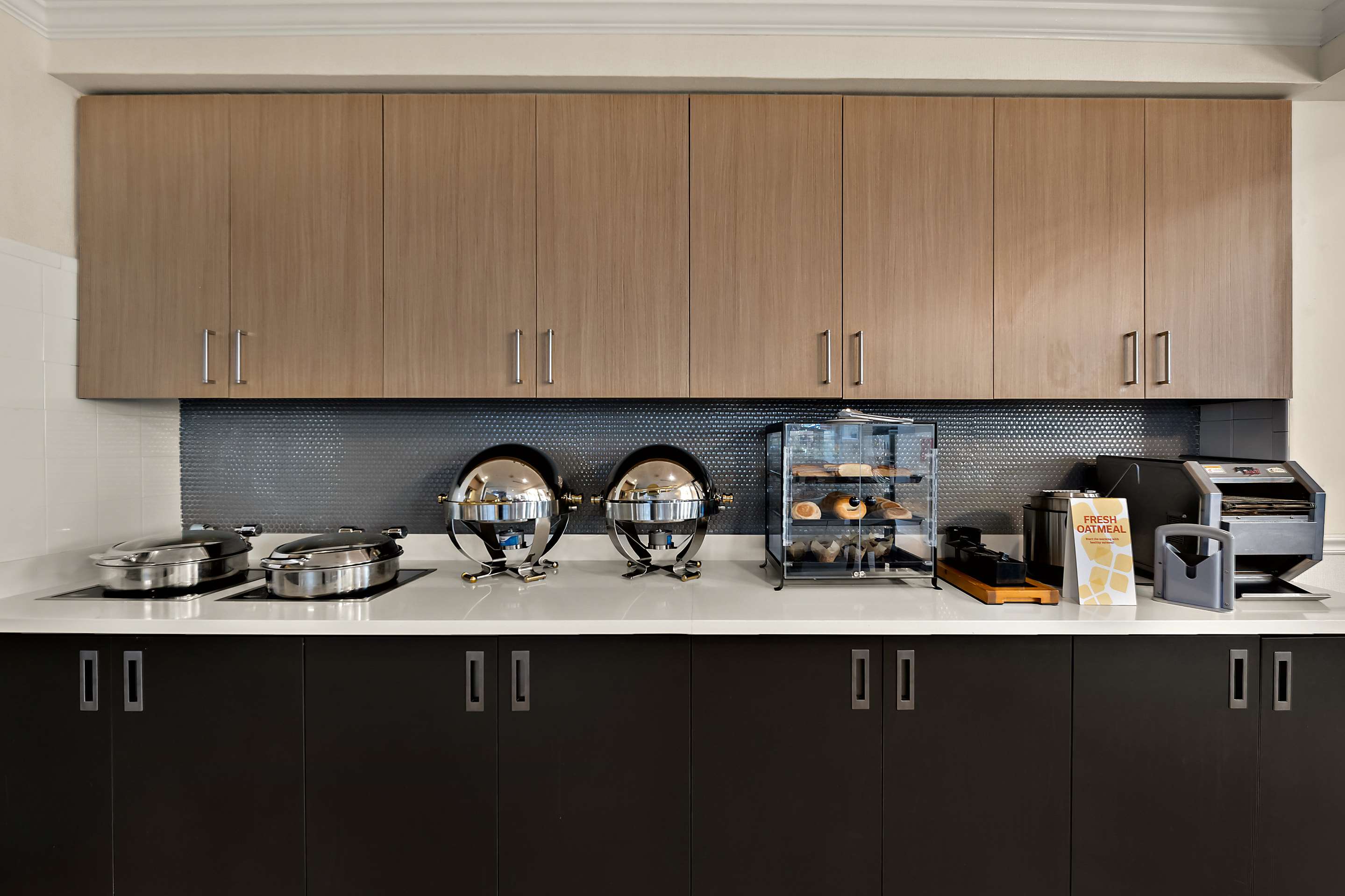 Breakfast Area | Hilton Garden Inn Williamsburg