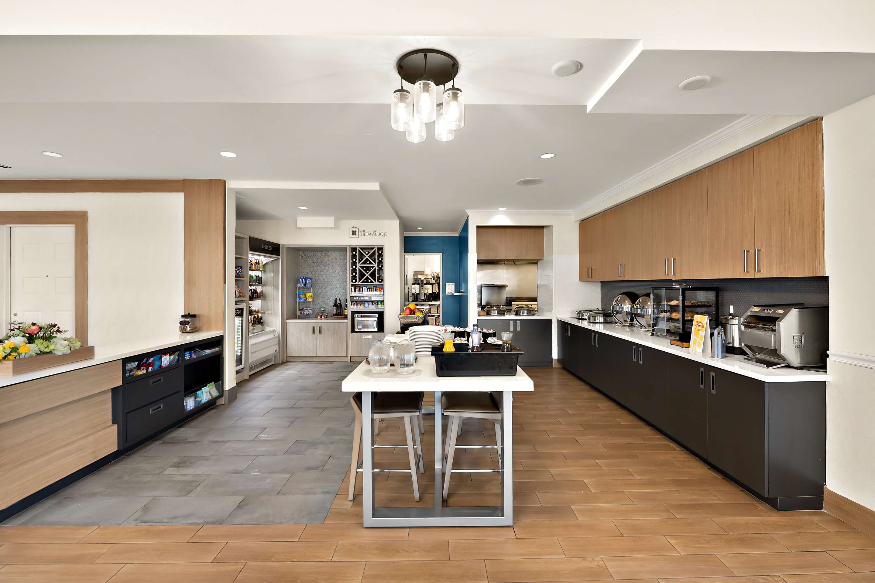 Breakfast Area | Hilton Garden Inn Williamsburg