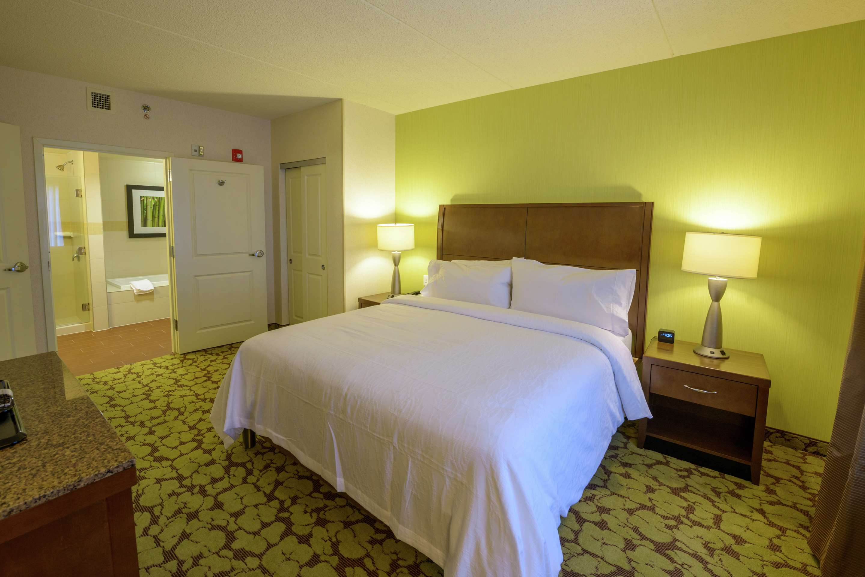 Guest room bath