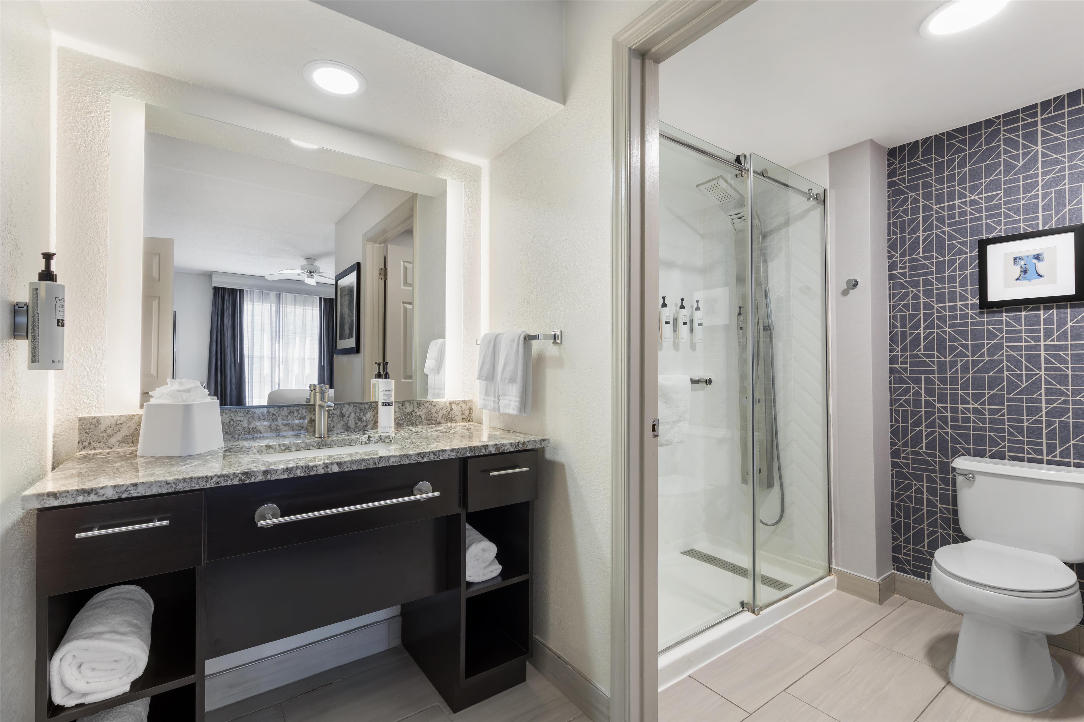 Guest room bath