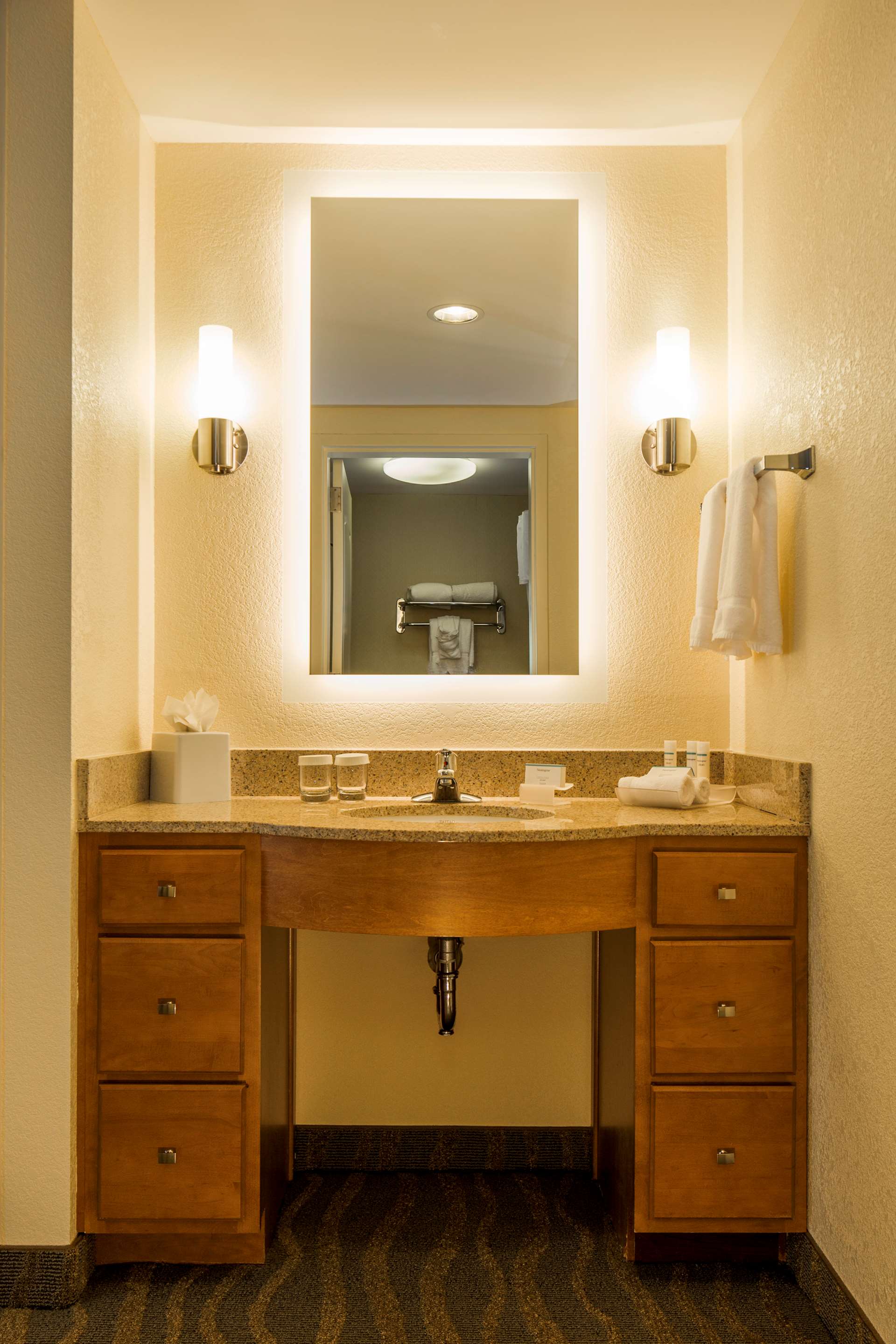 Guest room bath